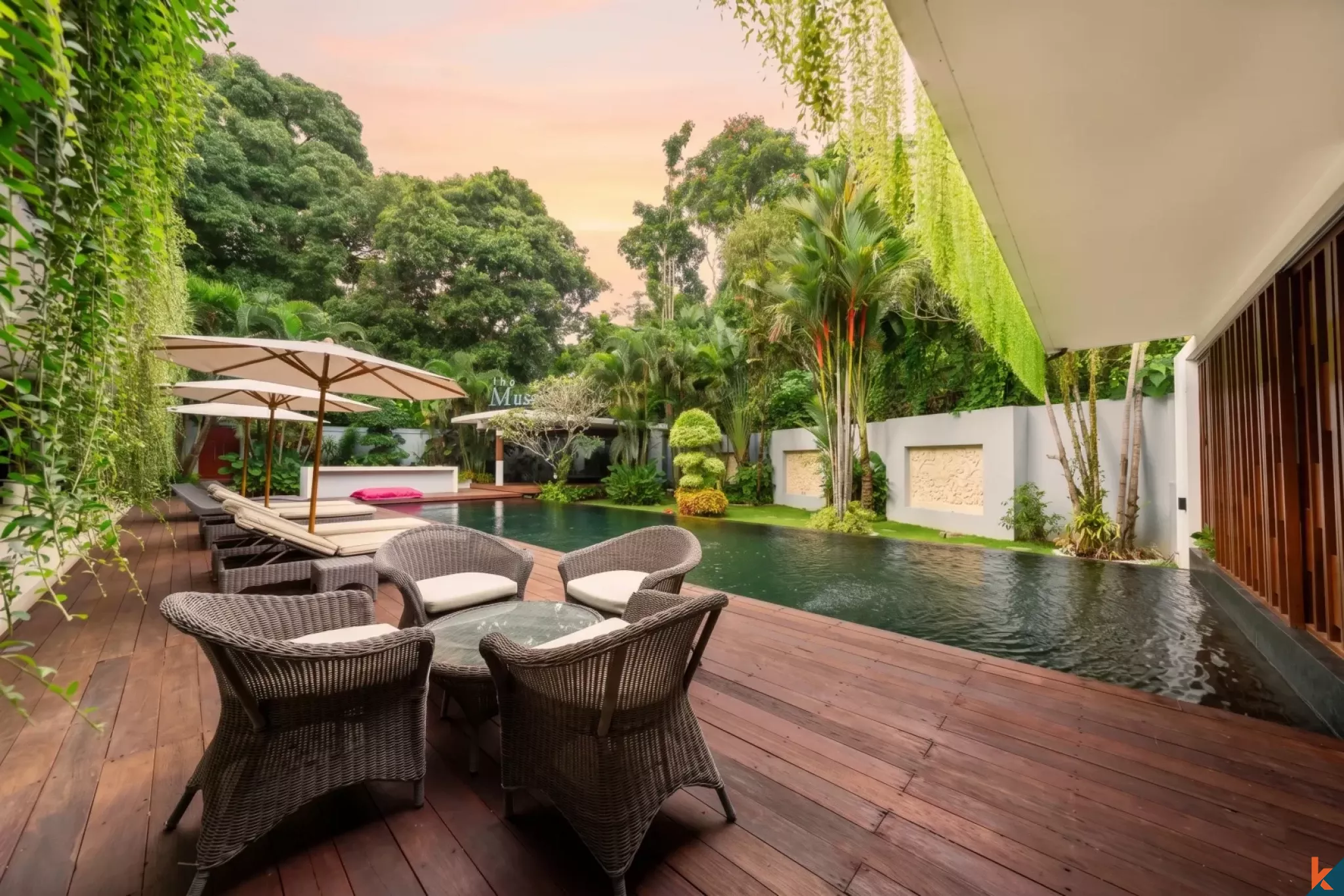 Rumah Mewah Lima Kamar Tidur Hak Milik di Tanah Lot yang Tenang - Nyanyi