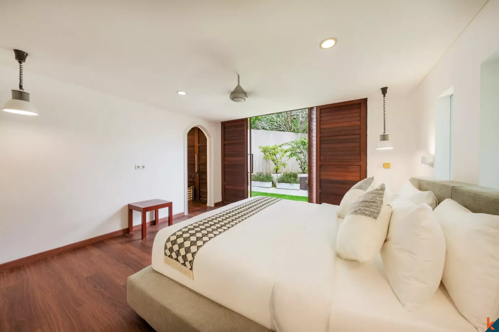 Rumah Mewah Lima Kamar Tidur Hak Milik di Tanah Lot yang Tenang - Nyanyi