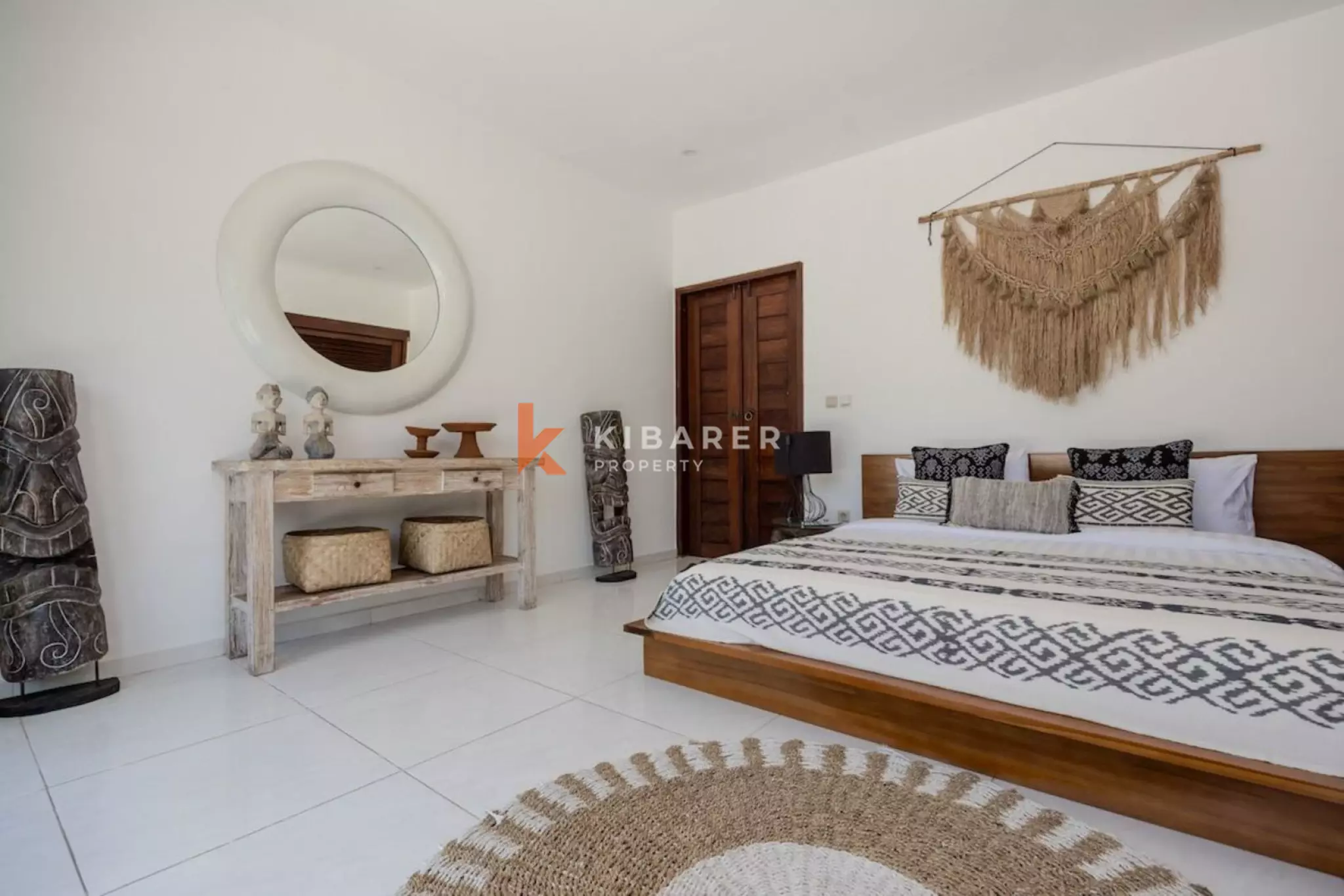 Vila Taman Tropis Empat Kamar Tidur yang Menakjubkan di Umalas