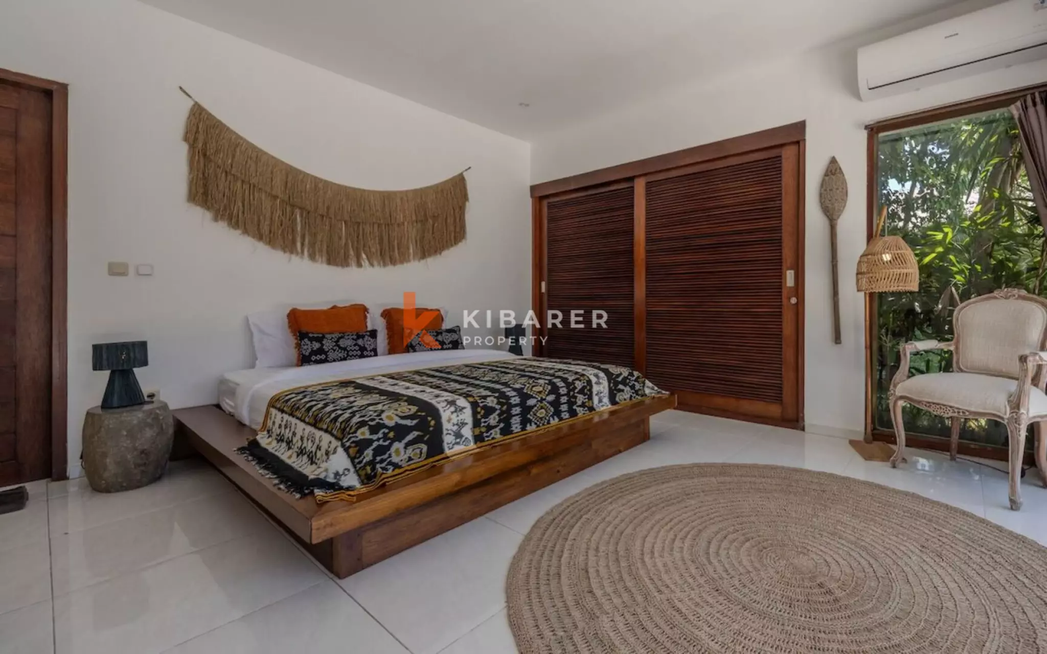 Vila Taman Tropis Empat Kamar Tidur yang Menakjubkan di Umalas