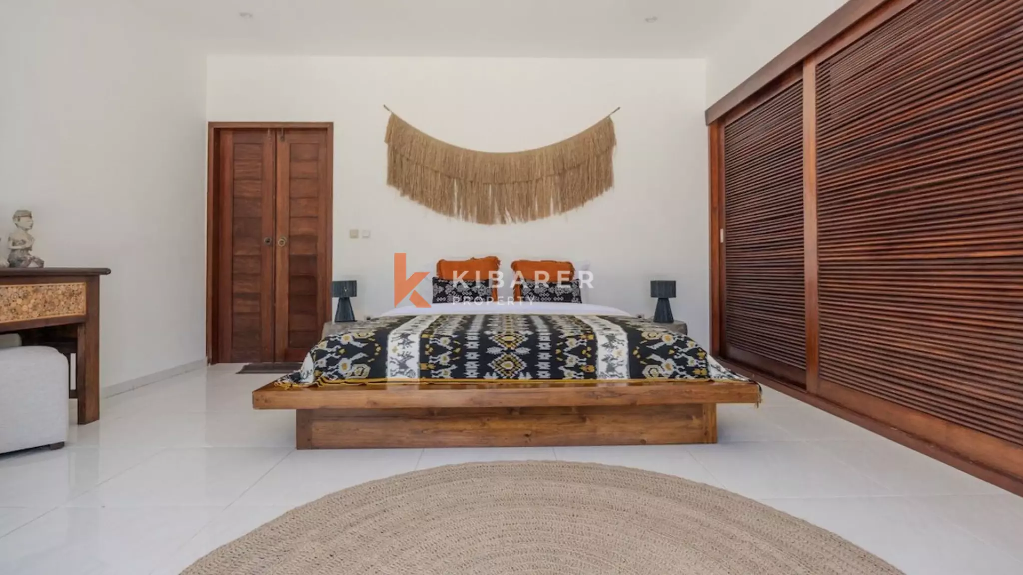 Vila Taman Tropis Empat Kamar Tidur yang Menakjubkan di Umalas
