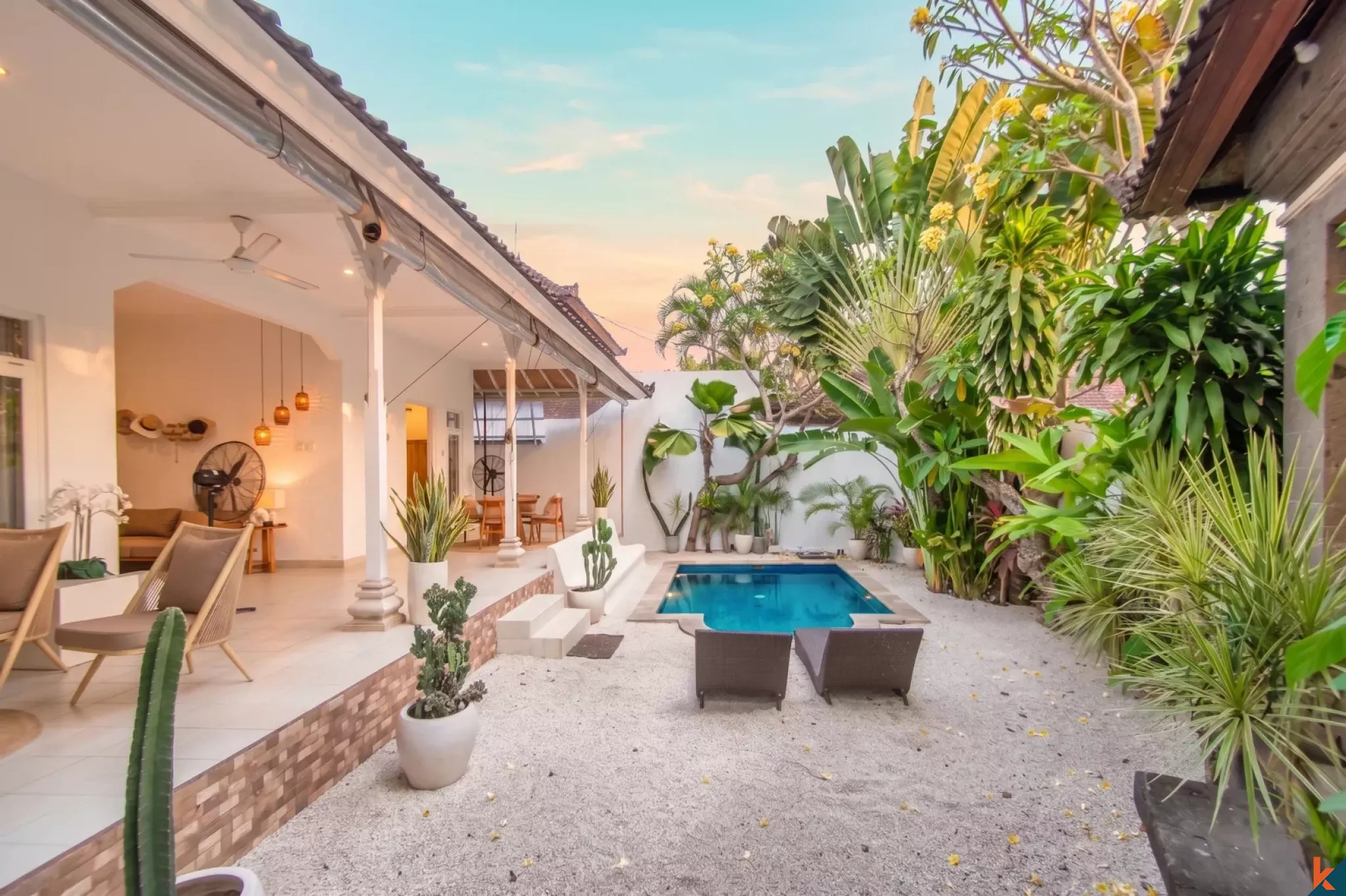 Vila Sewa Dua Kamar Tidur yang Menawan dan Terpusat di Seminyak