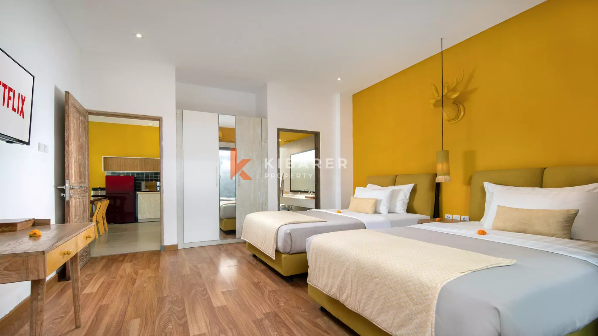 Vila Tropis Tiga Kamar Tidur yang Menyenangkan dengan Kolam Renang dan Seluncuran di Kerobokan