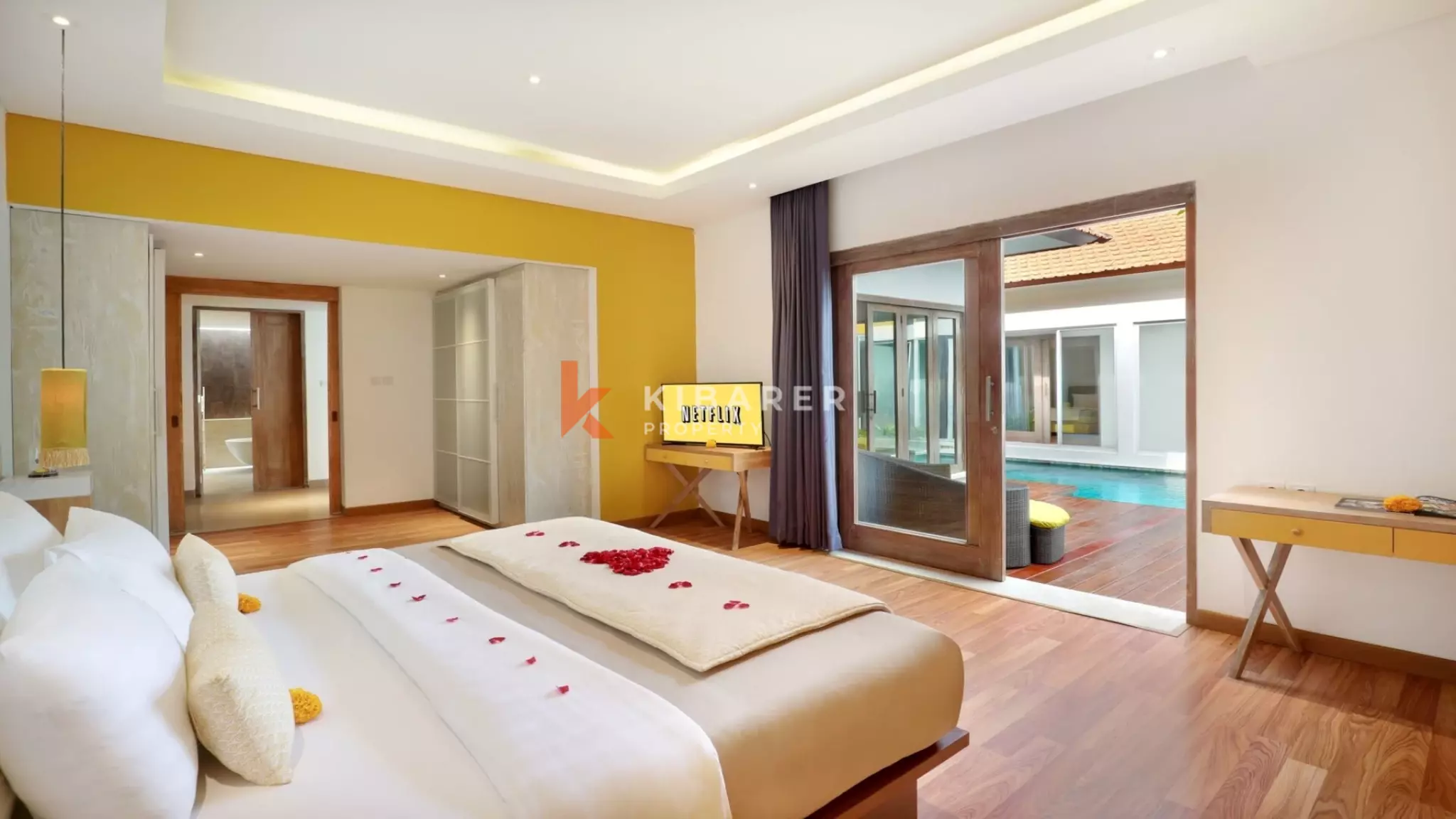 Vila Tropis Tiga Kamar Tidur yang Menyenangkan dengan Kolam Renang dan Seluncuran di Kerobokan