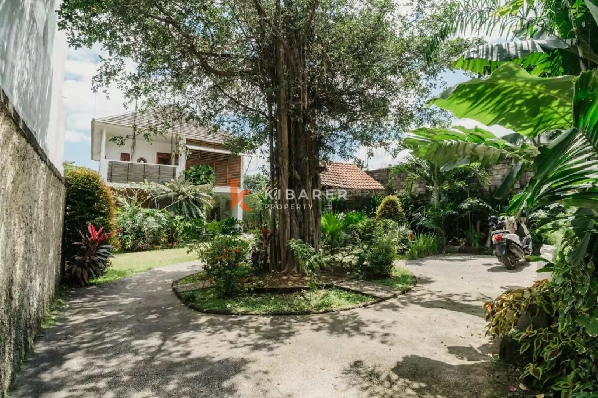 Spacious Four-Bedroom Villa with Large Pool in Tranquil Uma