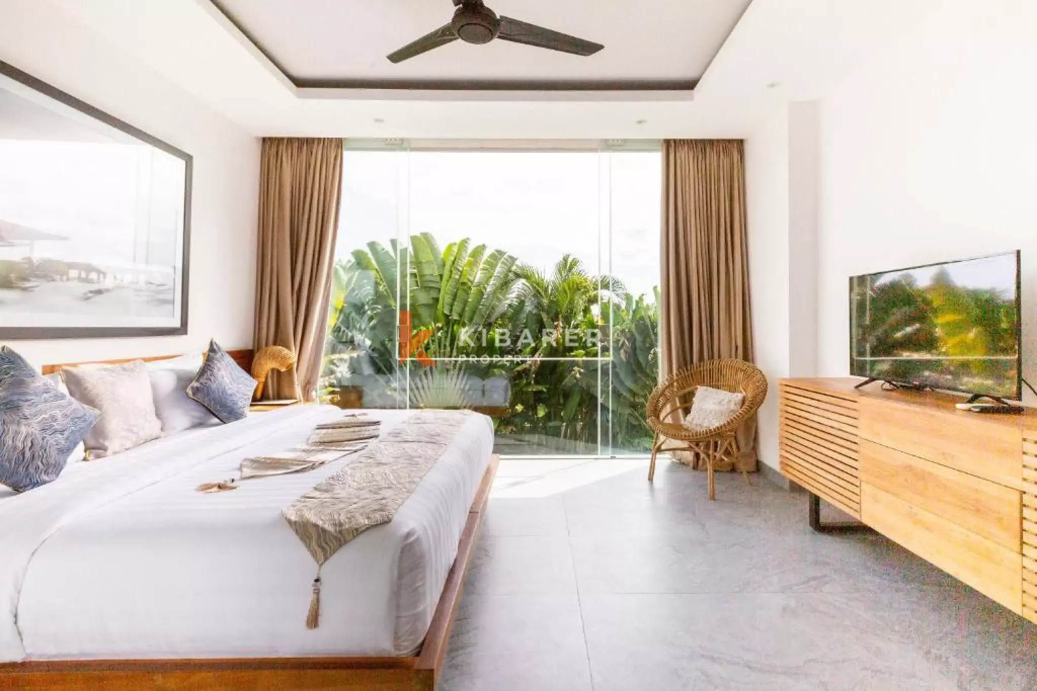 Modern Beachside Five Bedroom Villa with Rooftop Lounge and Sauna Walking away to Berawa Beach