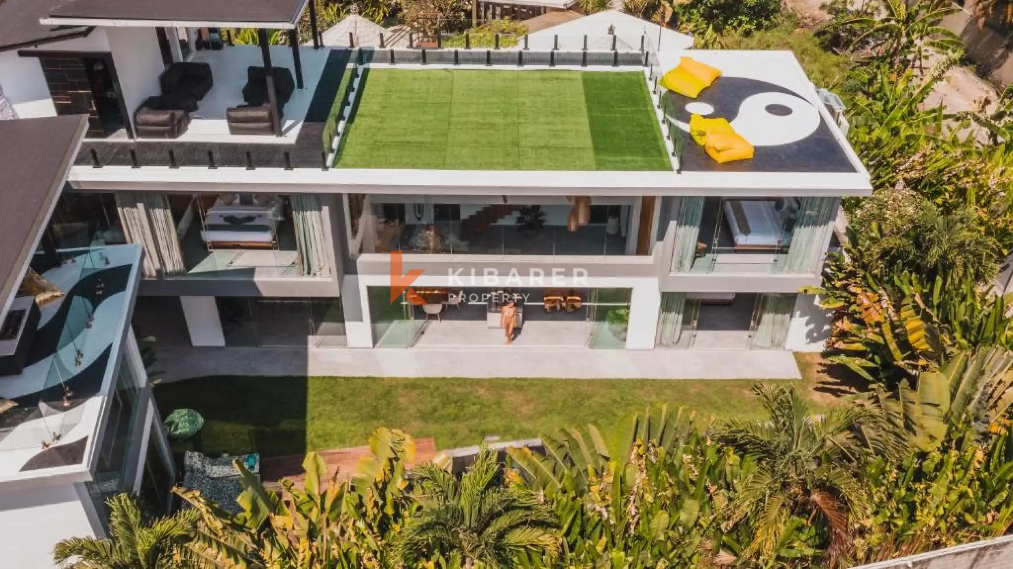 Modern Beachside Five Bedroom Villa with Rooftop Lounge and Sauna Walking away to Berawa Beach