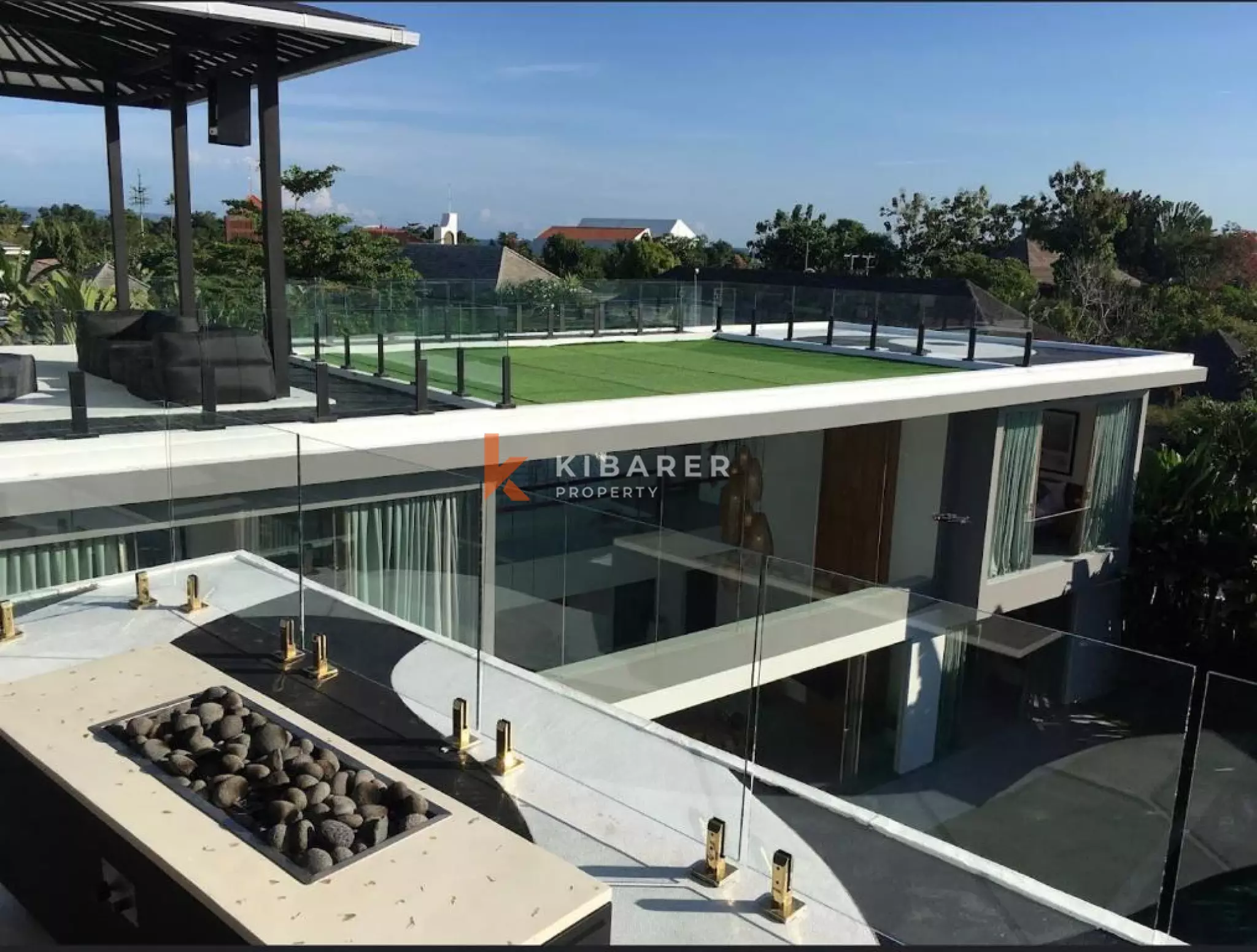 Modern Beachside Five Bedroom Villa with Rooftop Lounge and Sauna Walking away to Berawa Beach