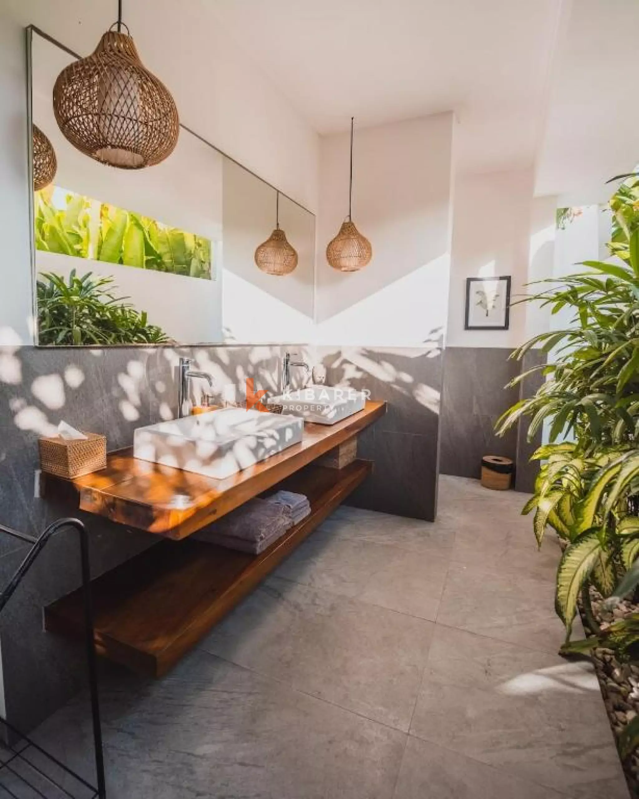 Modern Beachside Five Bedroom Villa with Rooftop Lounge and Sauna Walking away to Berawa Beach