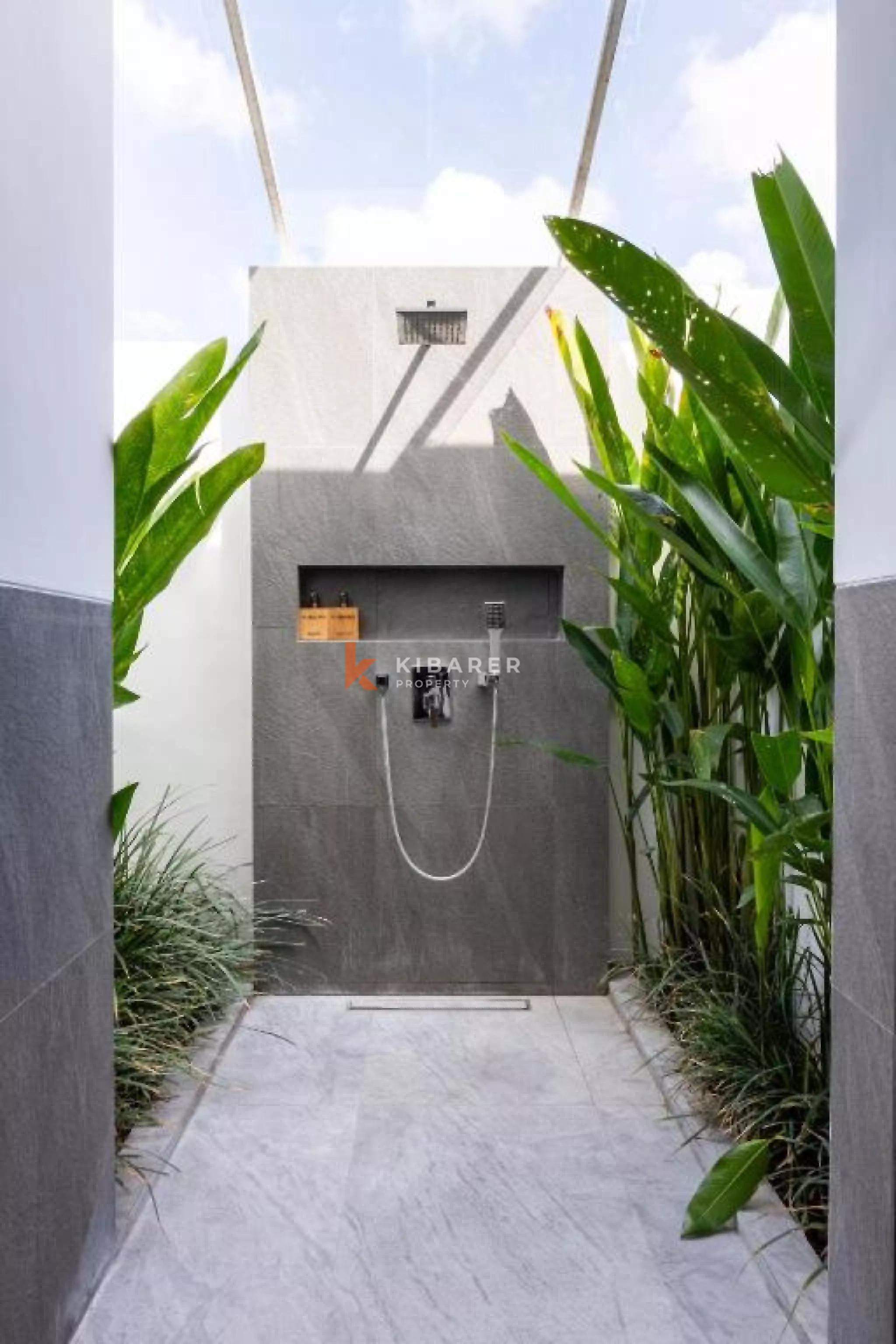 Modern Beachside Five Bedroom Villa with Rooftop Lounge and Sauna Walking away to Berawa Beach