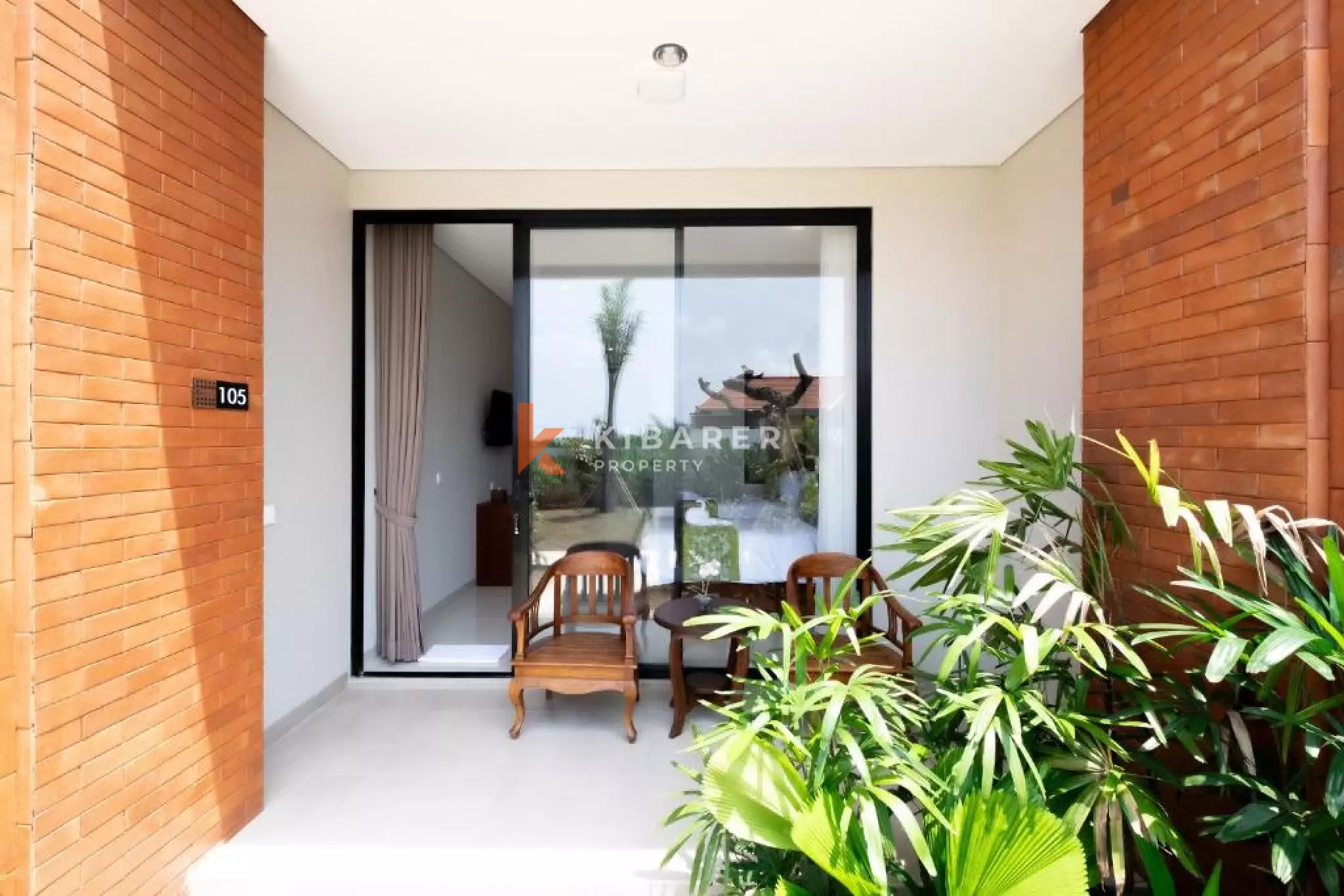 Charming Beachside One Bedroon Suite in Seseh with Shared Pool