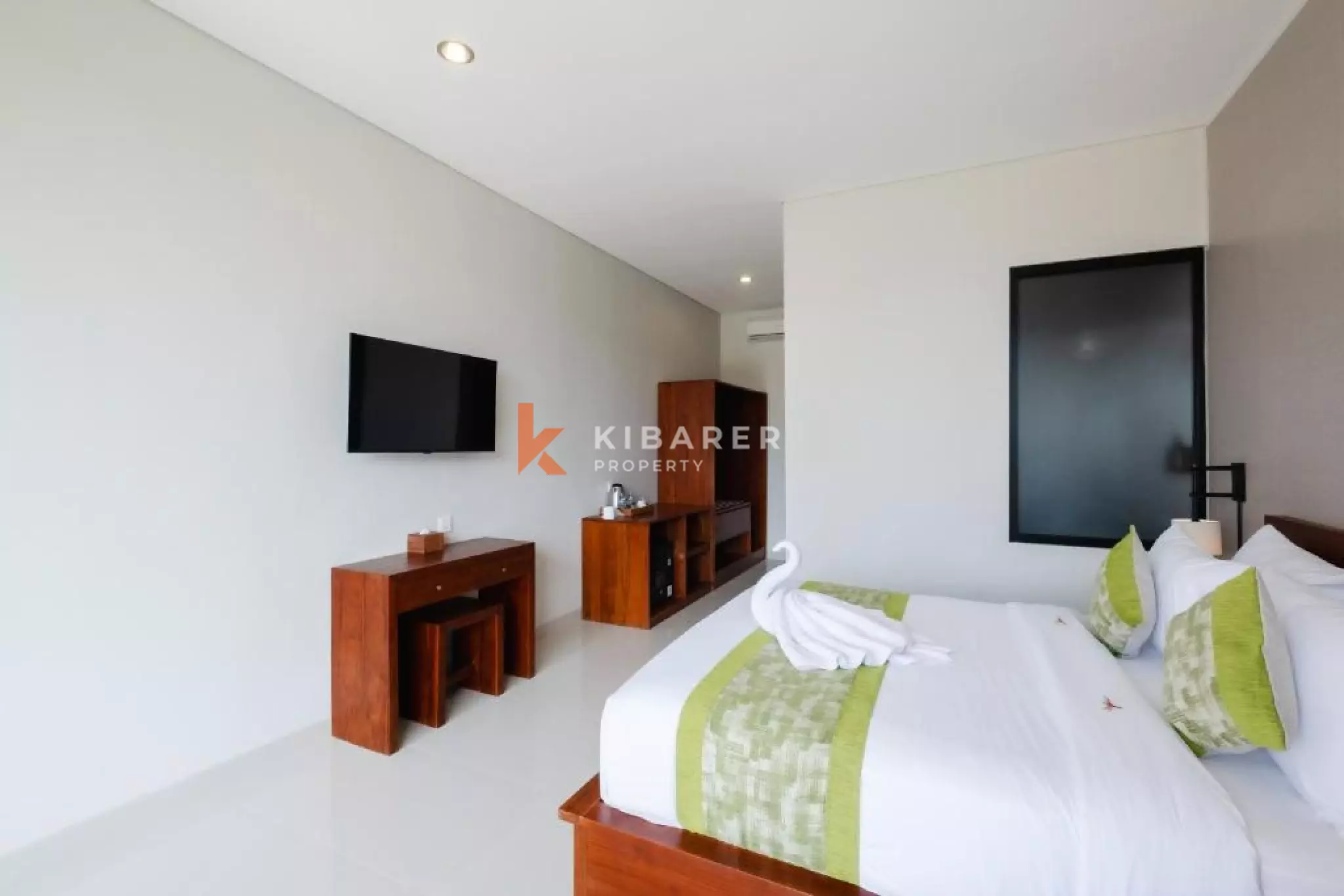 Charming Beachside One Bedroon Suite in Seseh with Shared Pool