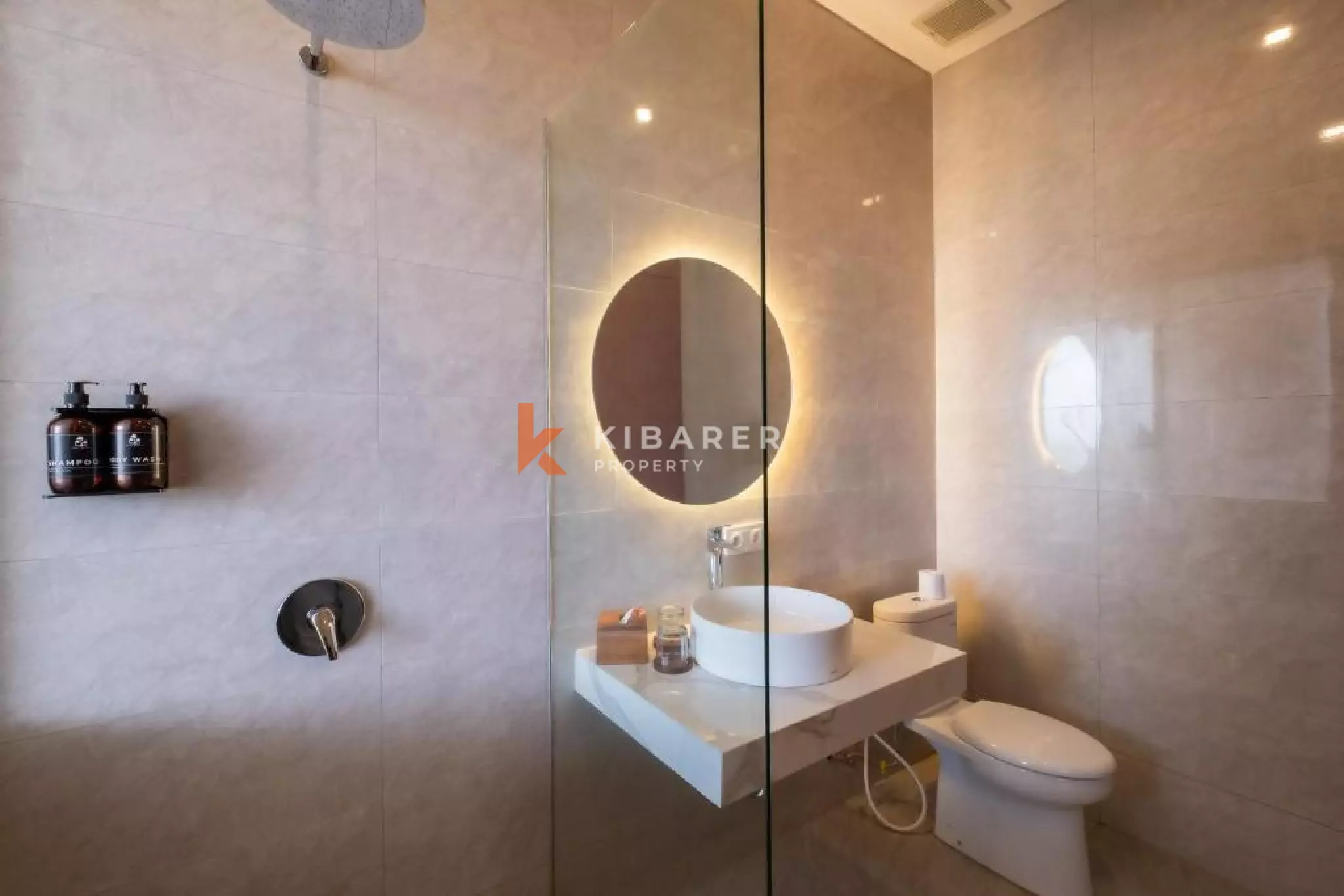 Charming Beachside One Bedroon Suite in Seseh with Shared Pool