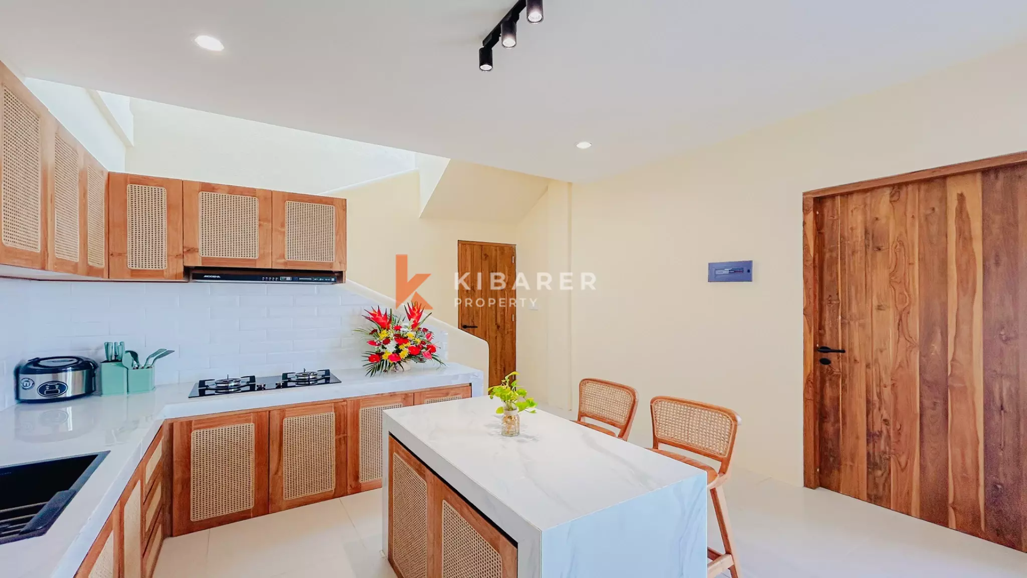Elegant Tropical Contemporary Three-Bedroom Villa with Private Pool in Sanur