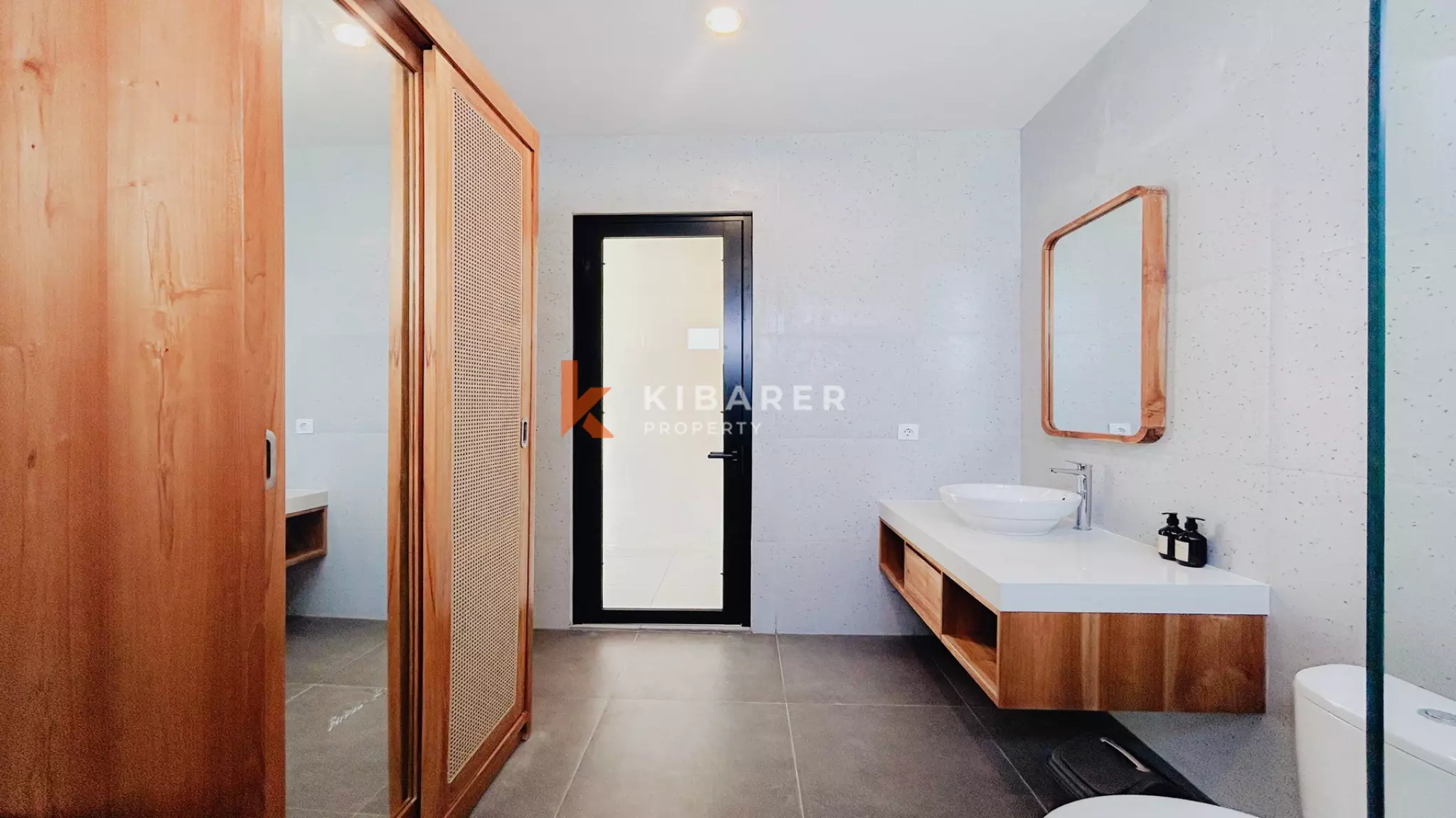 Elegant Tropical Contemporary Three-Bedroom Villa with Private Pool in Sanur