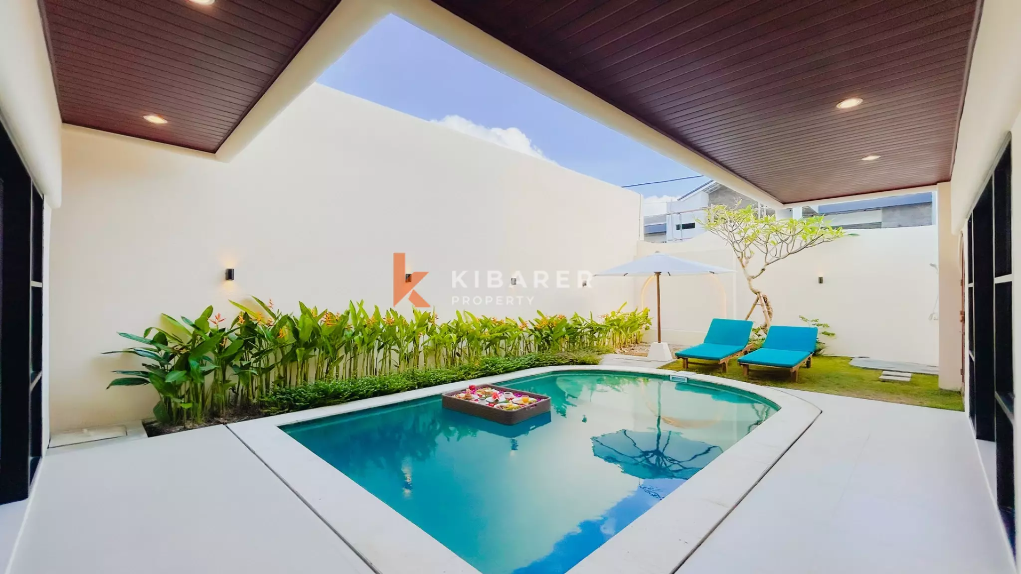 Elegant Tropical Contemporary Three-Bedroom Villa with Private Pool in Sanur