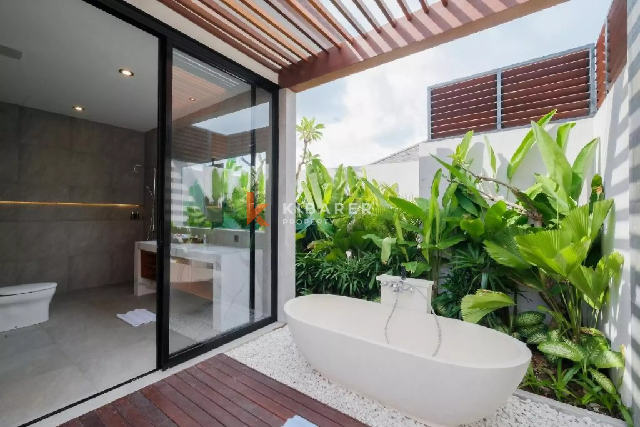 Cozy Beachside One Villa with Private Pool in Seseh