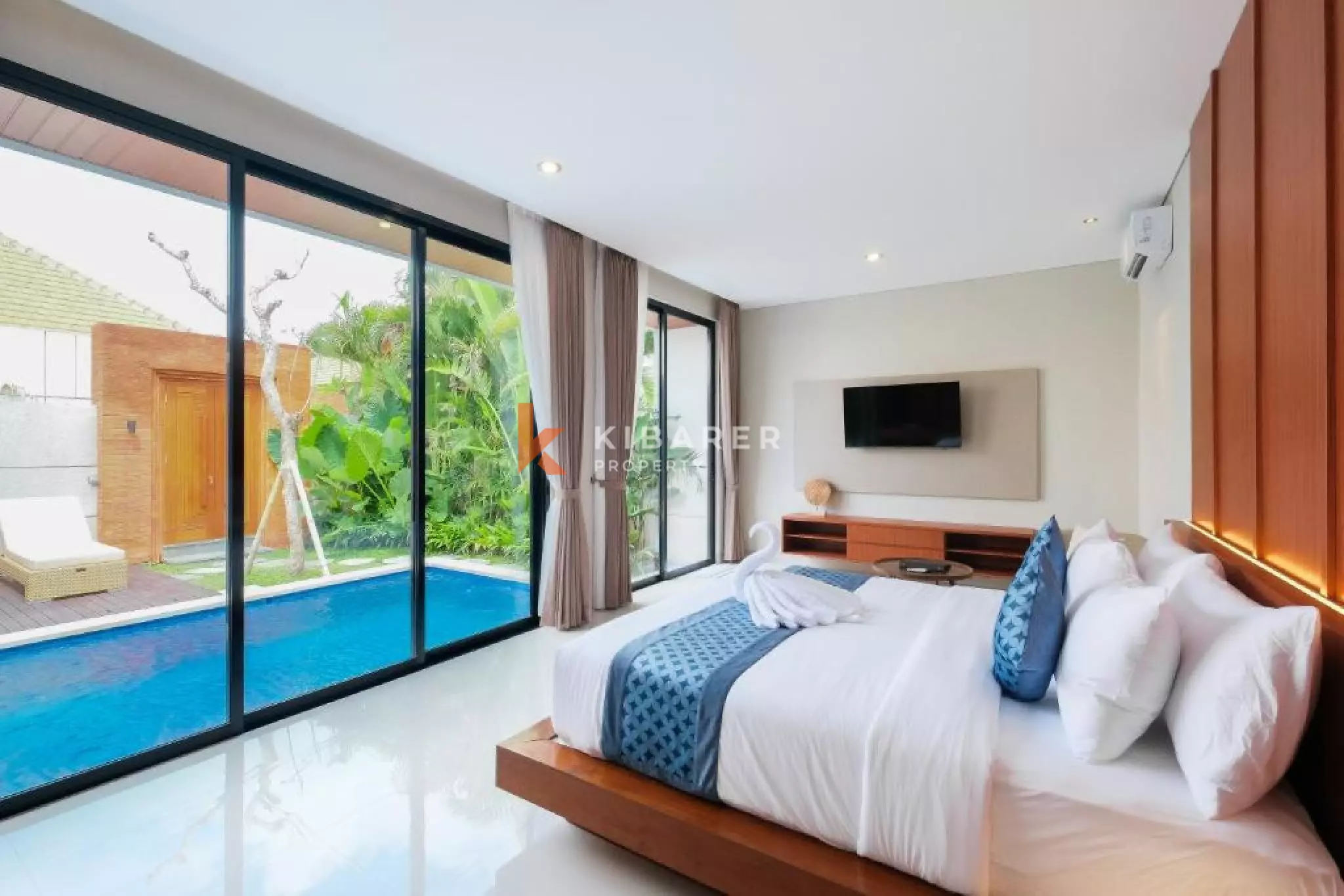 Cozy Beachside One Villa with Private Pool in Seseh