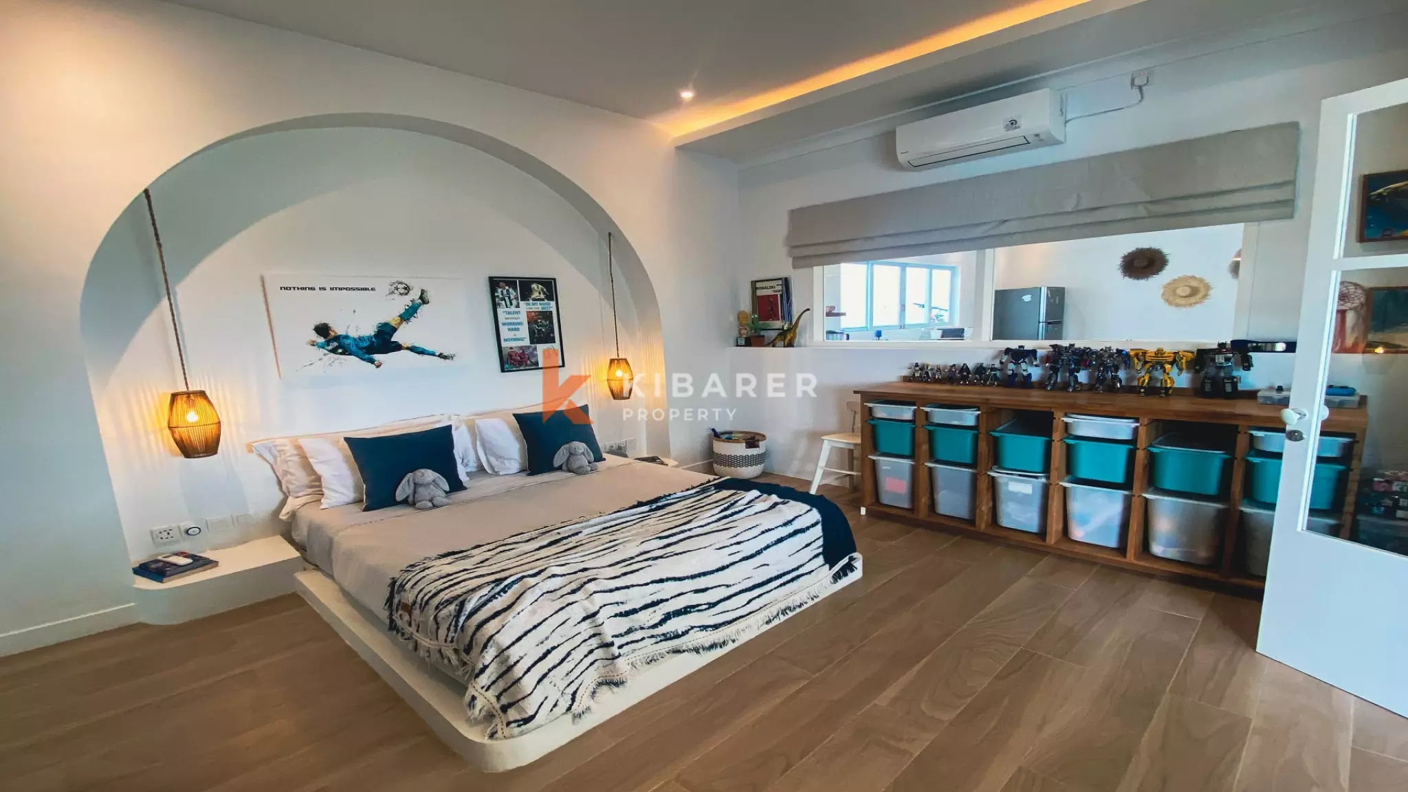 Spacious and Elegant Four-Bedrooms Plus Studio and Entertainment Room Located in Uluwatu