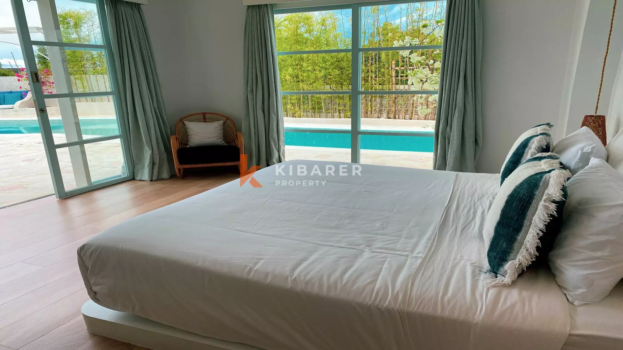 Spacious and Elegant Four-Bedrooms Plus Studio and Entertainment Room Located in Uluwatu