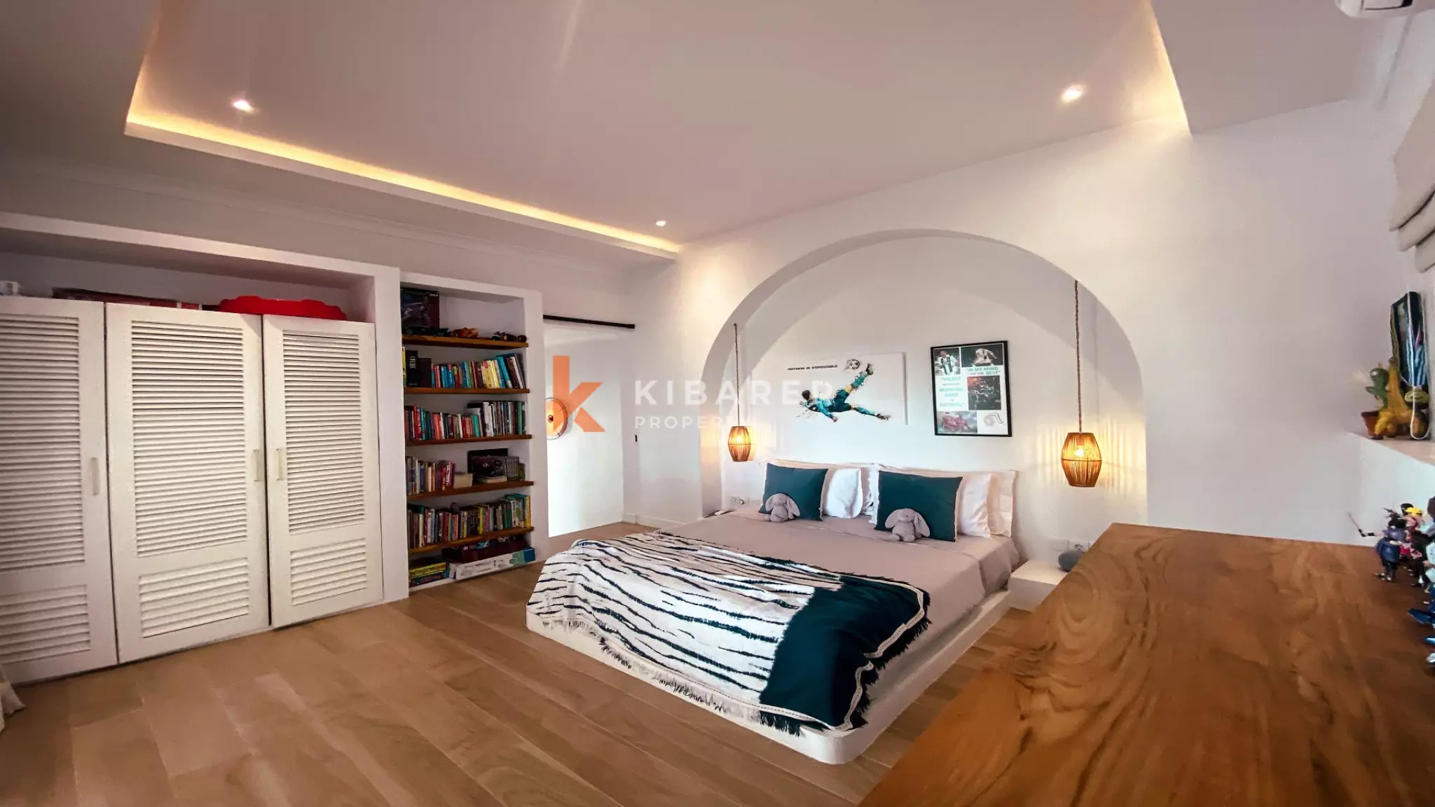 Spacious and Elegant Four-Bedrooms Plus Studio and Entertainment Room Located in Uluwatu