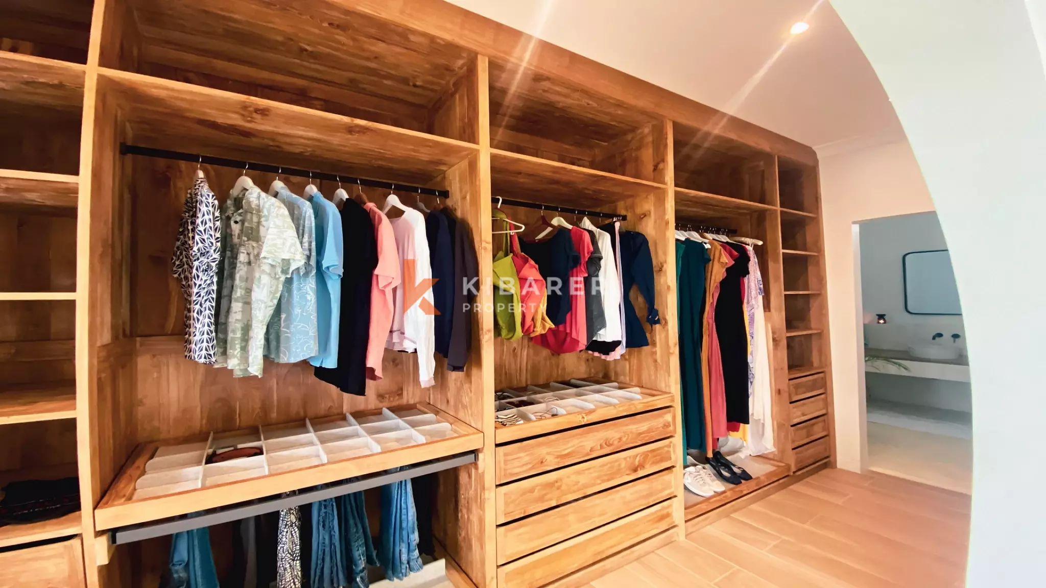 Spacious and Elegant Four-Bedrooms Plus Studio and Entertainment Room Located in Uluwatu