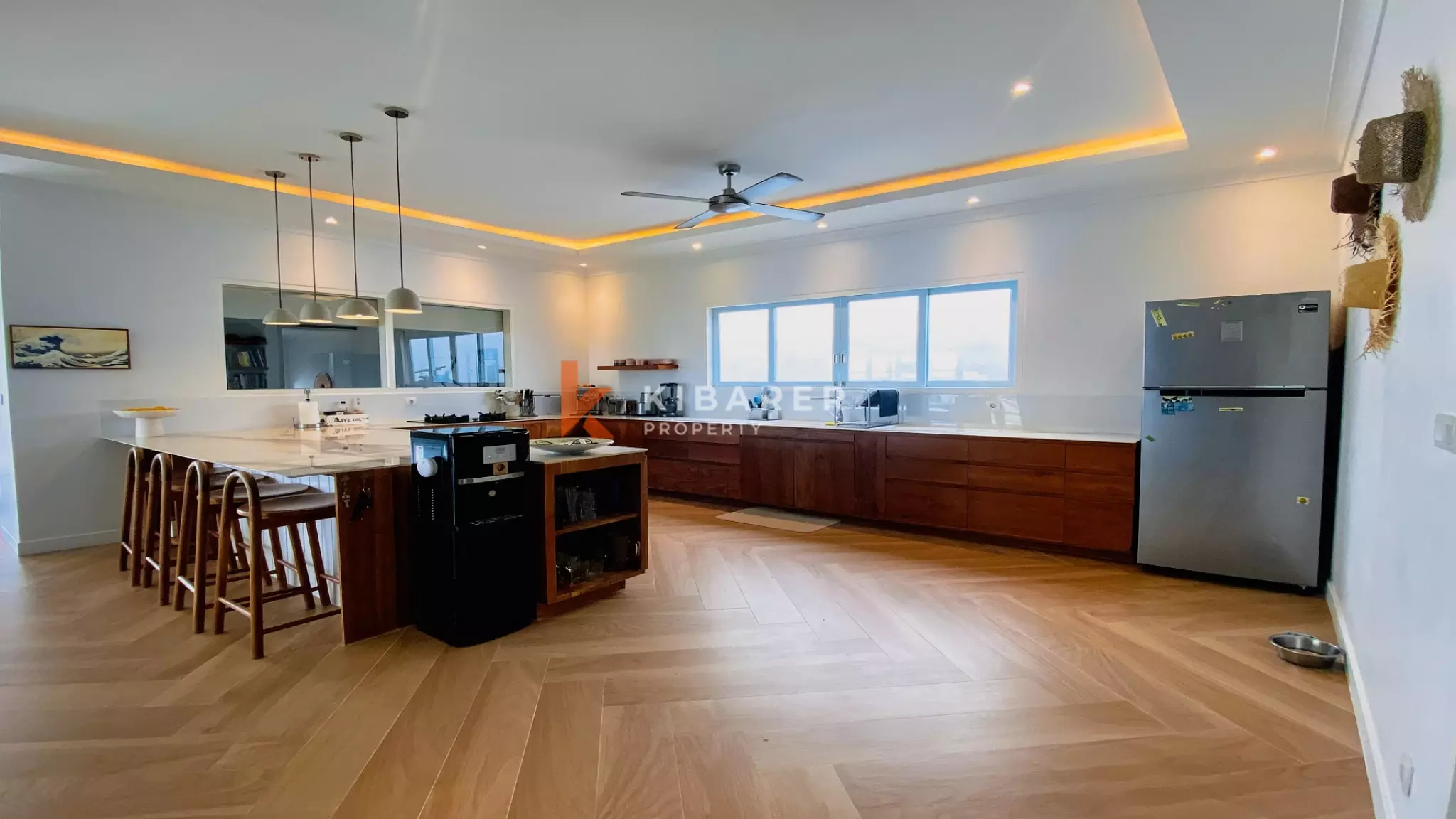 Spacious and Elegant Four-Bedrooms Plus Studio and Entertainment Room Located in Uluwatu