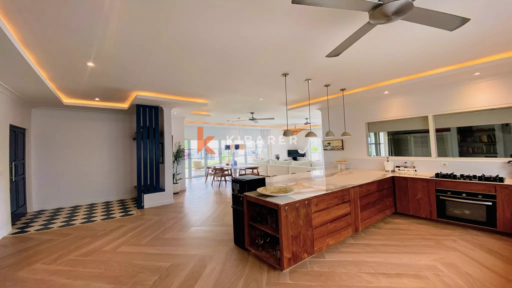 Spacious and Elegant Four-Bedrooms Plus Studio and Entertainment Room Located in Uluwatu