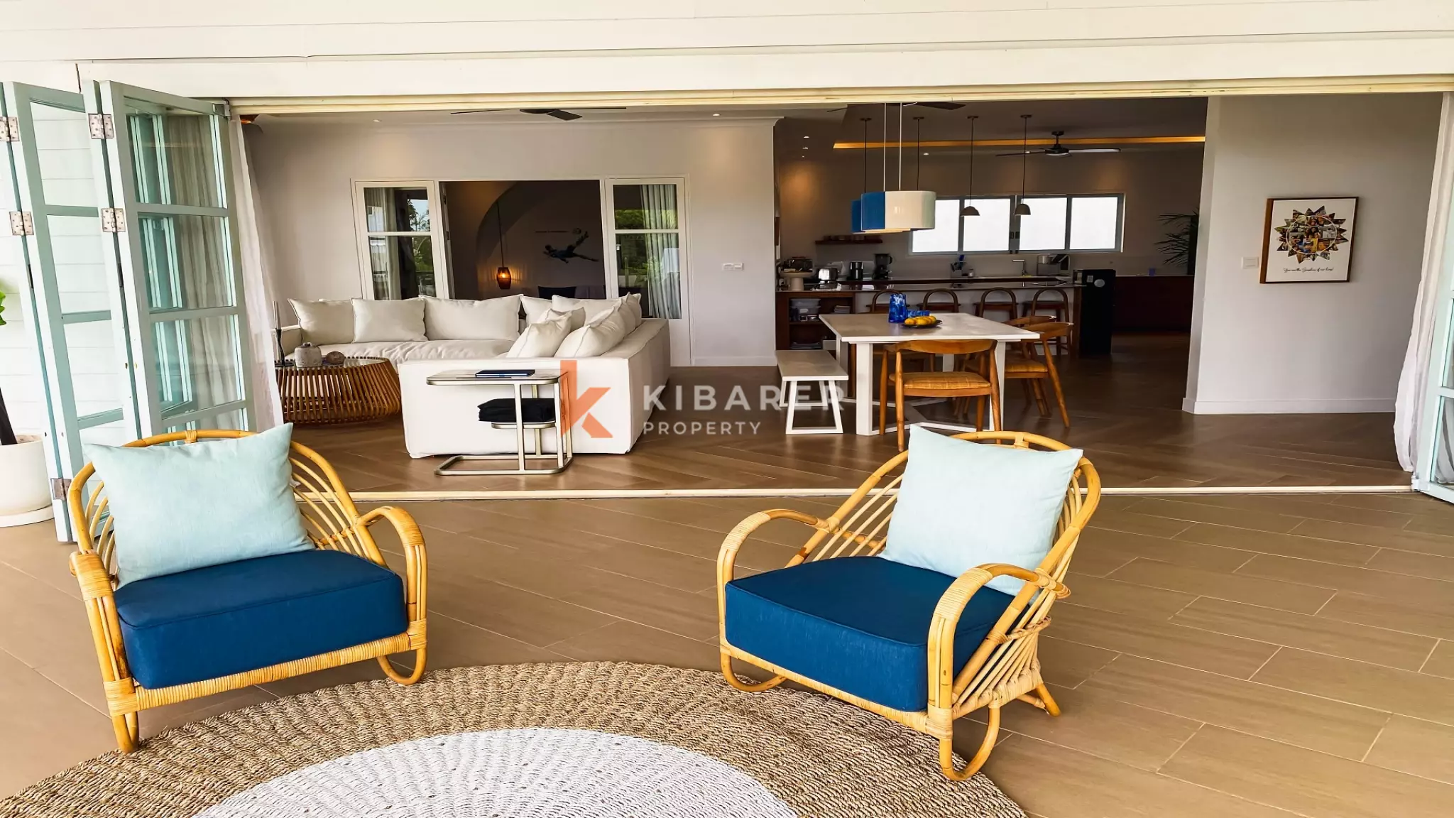 Spacious and Elegant Four-Bedrooms Plus Studio and Entertainment Room Located in Uluwatu