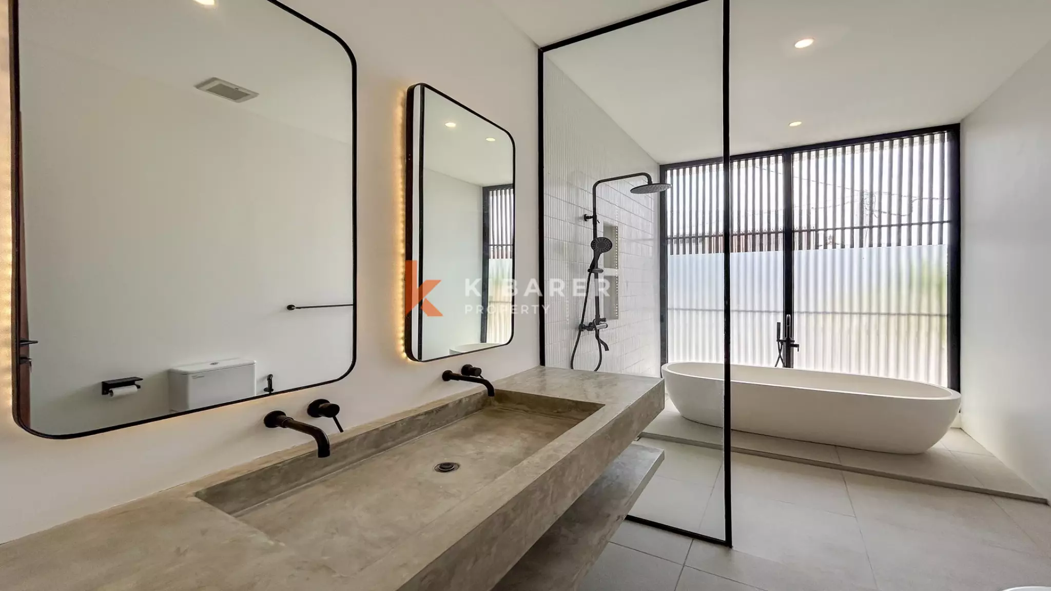 Villa tropicale contemporaine de deux chambres avec piscine privée à Batu Bolong, un emplacement de choix