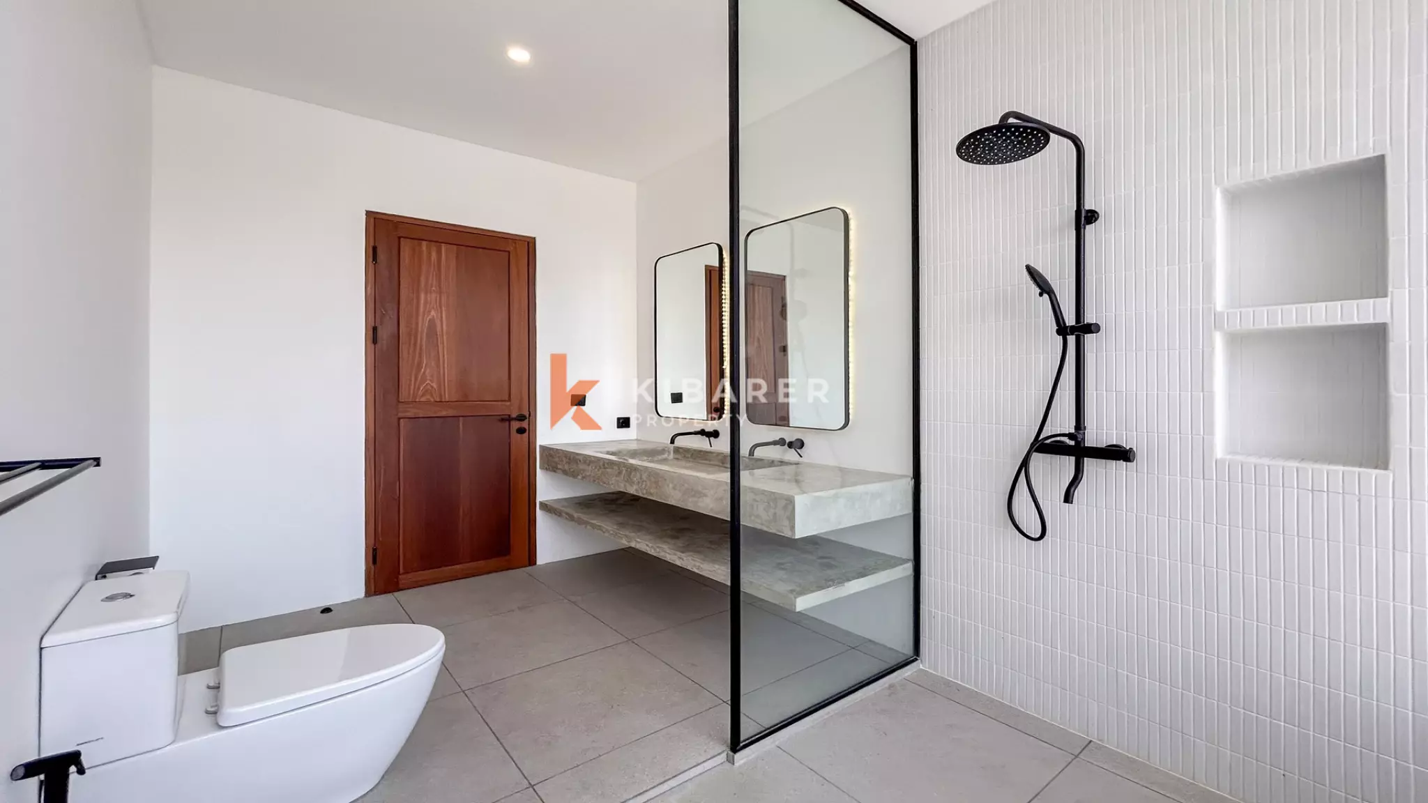 Villa tropicale contemporaine de deux chambres avec piscine privée à Batu Bolong, un emplacement de choix
