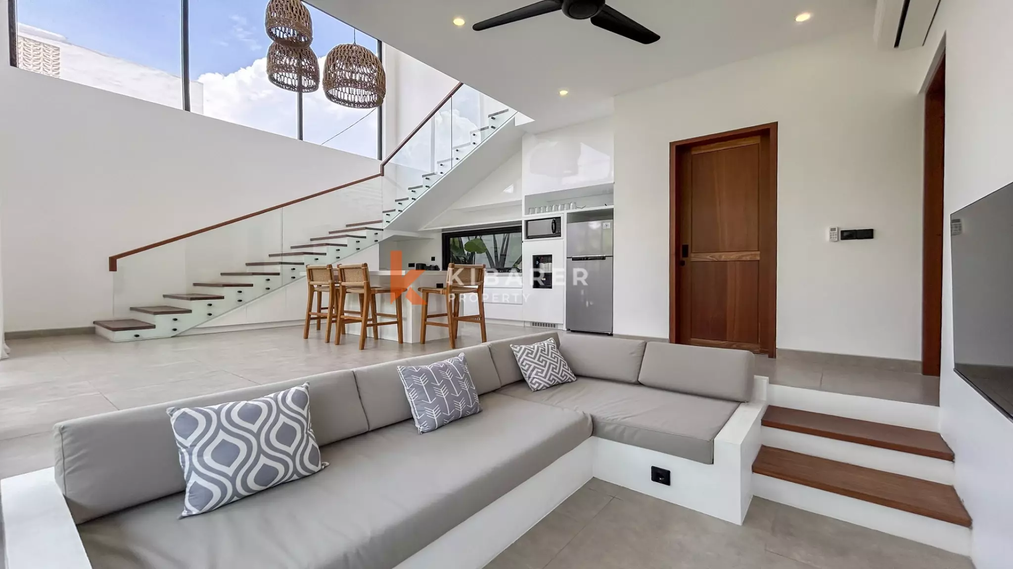 Villa tropicale contemporaine de deux chambres avec piscine privée à Batu Bolong, un emplacement de choix