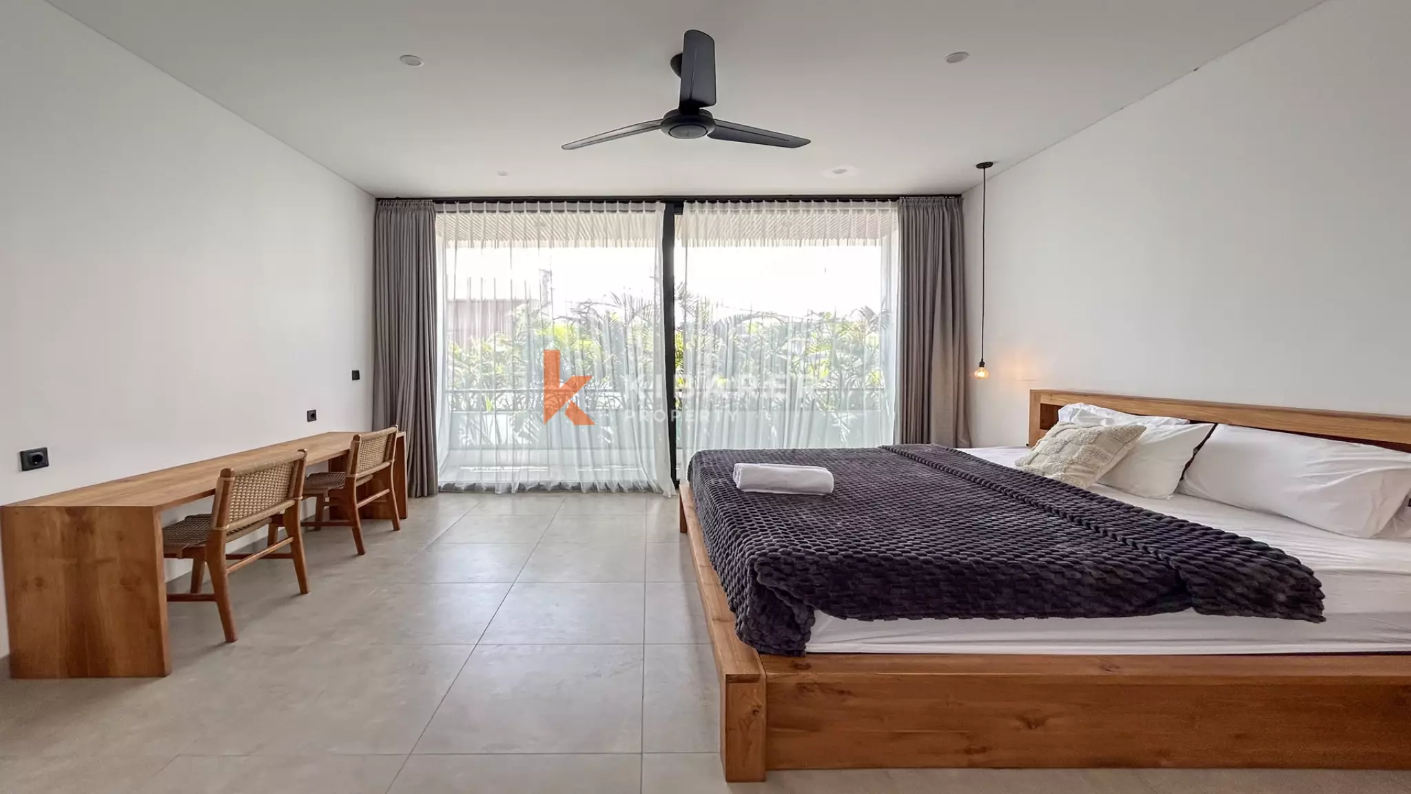Villa tropicale contemporaine de deux chambres avec piscine privée à Batu Bolong, un emplacement de choix