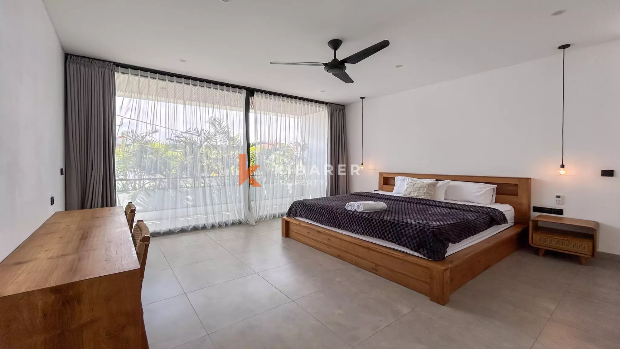 Villa tropicale contemporaine de deux chambres avec piscine privée à Batu Bolong, un emplacement de choix