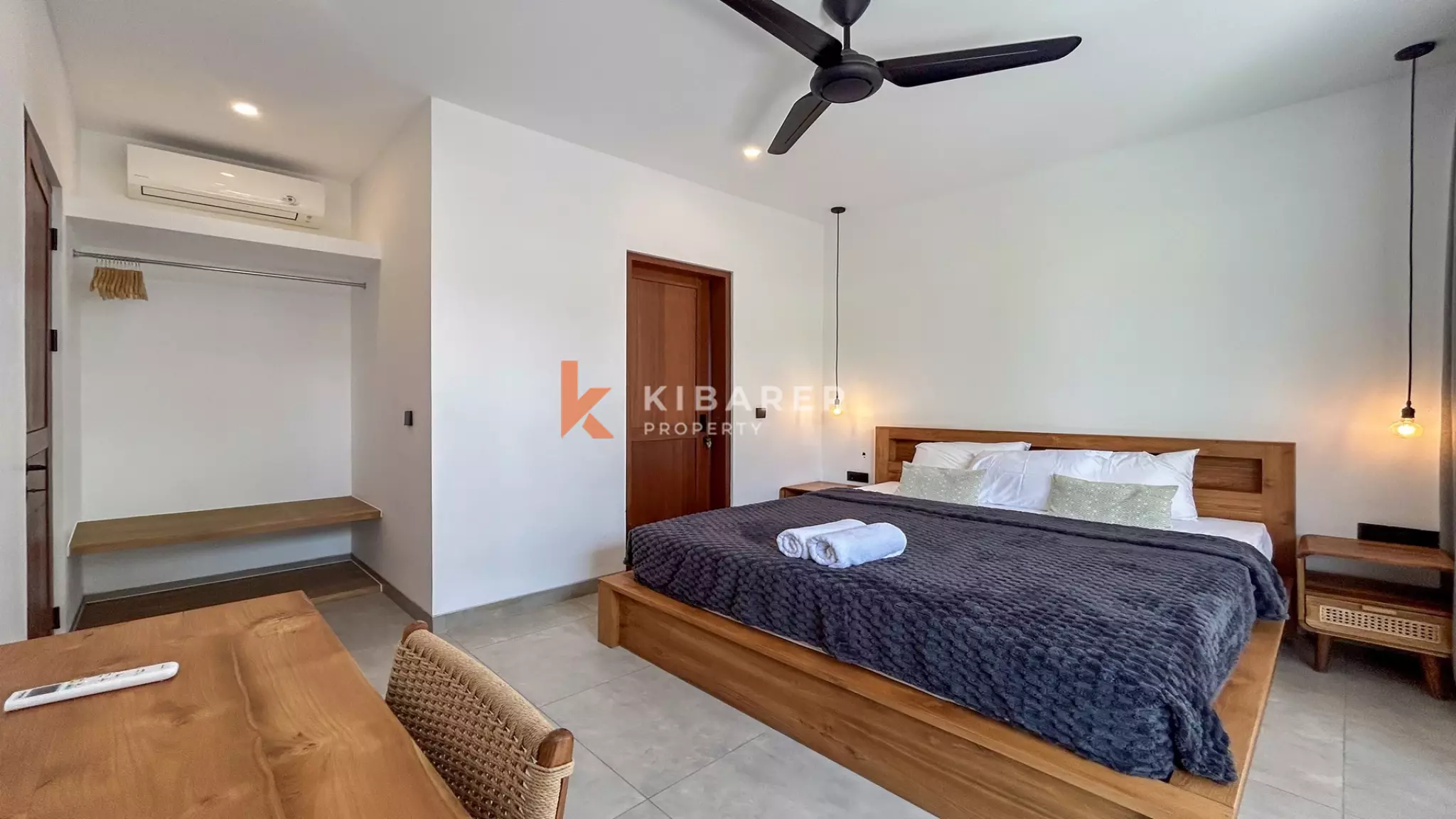 Villa tropicale contemporaine de deux chambres avec piscine privée à Batu Bolong, un emplacement de choix