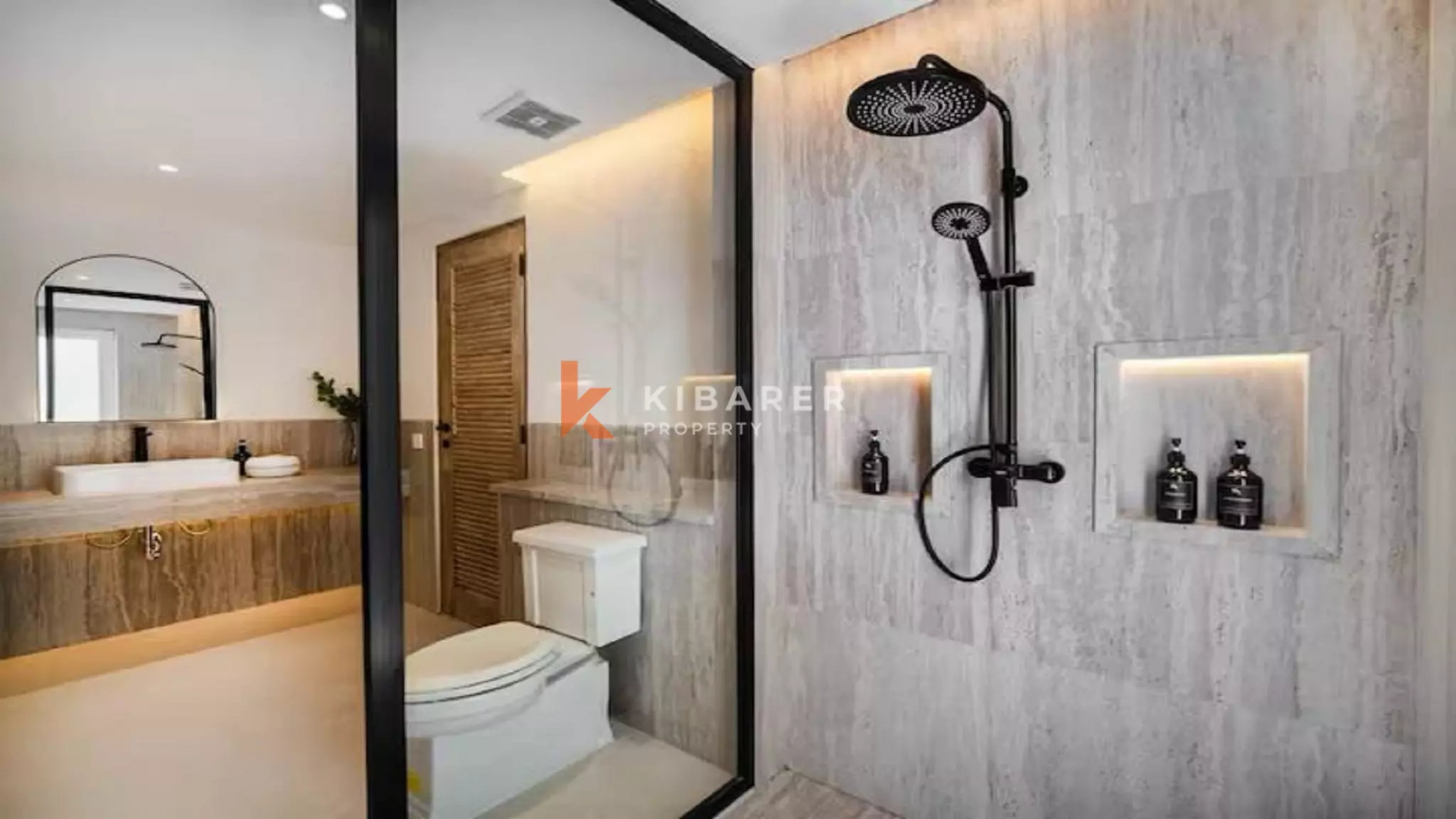 Spanish Style Two-Bedrooms Villa With Rooftop in Heart of Berawa