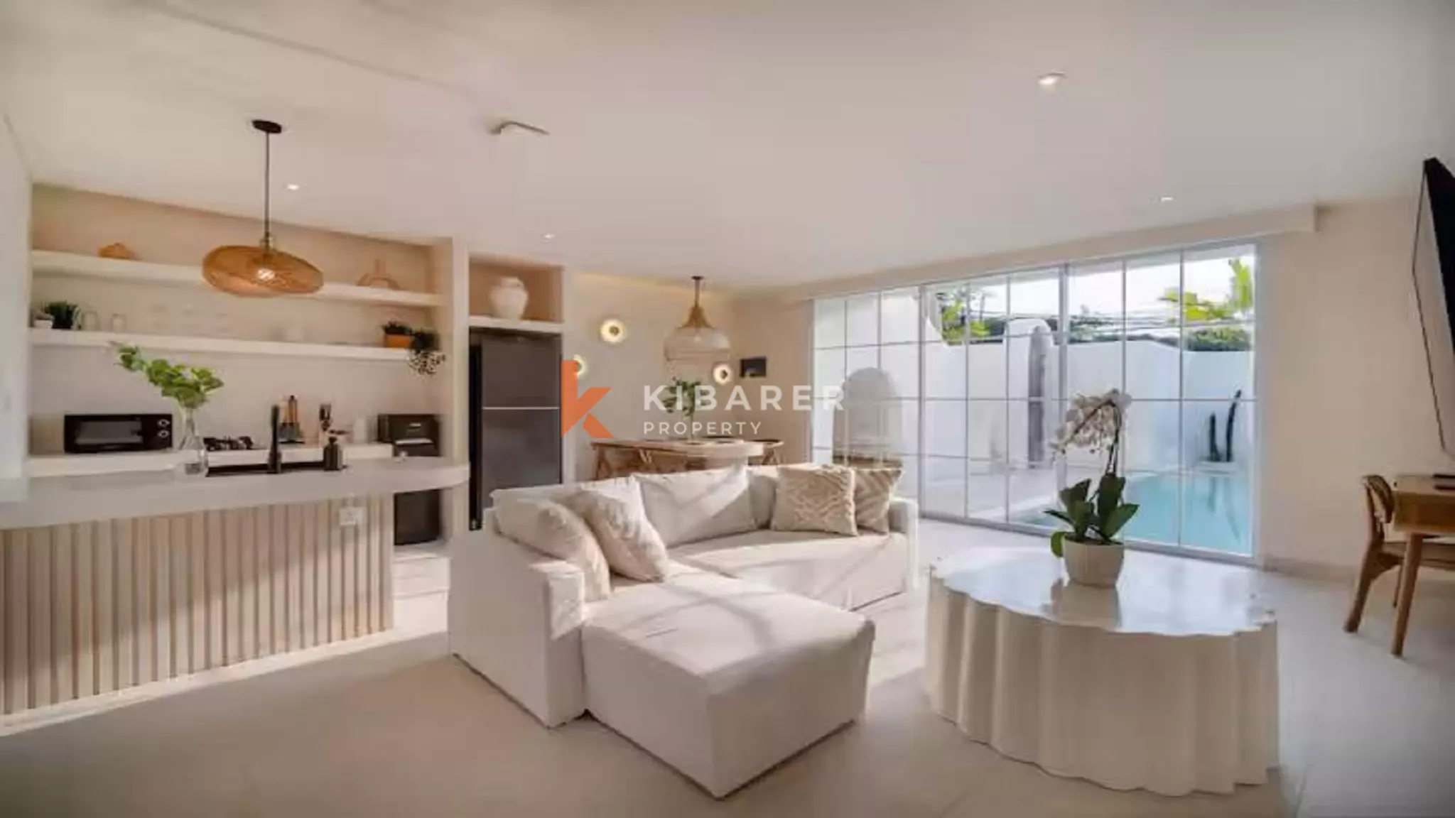 Spanish Style Two-Bedrooms Villa With Rooftop in Heart of Berawa