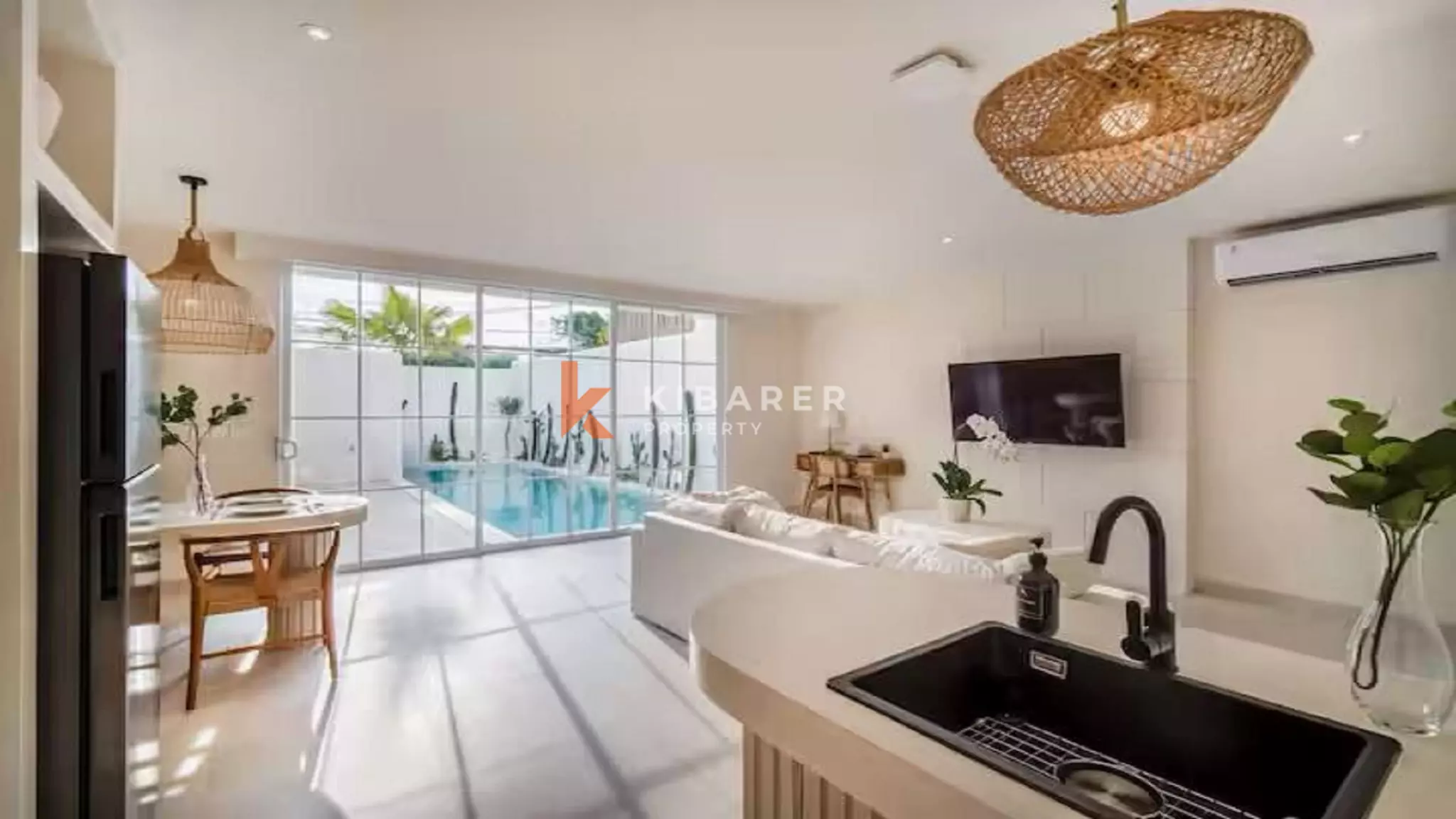 Spanish Style Two-Bedrooms Villa With Rooftop in Heart of Berawa