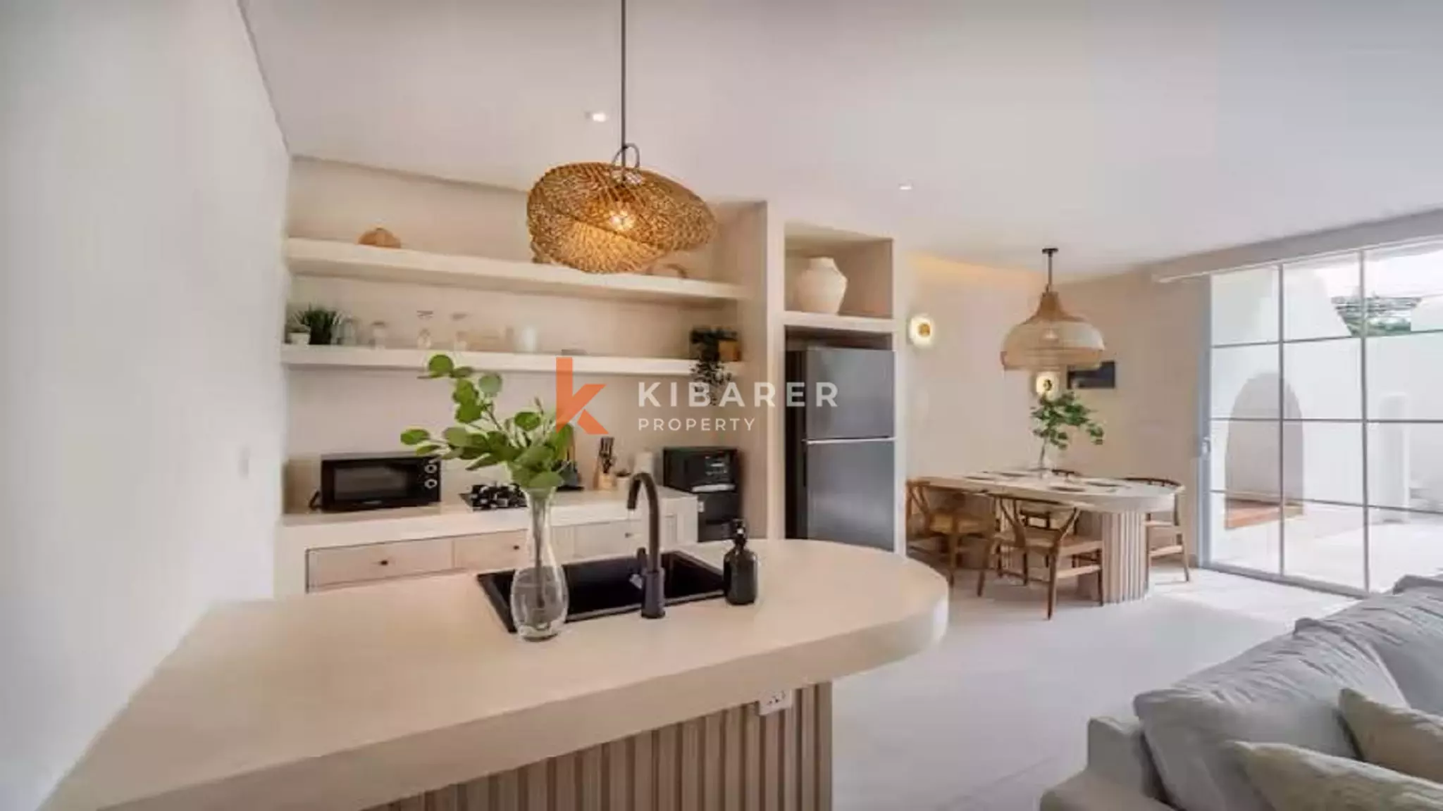 Spanish Style Two-Bedrooms Villa With Rooftop in Heart of Berawa