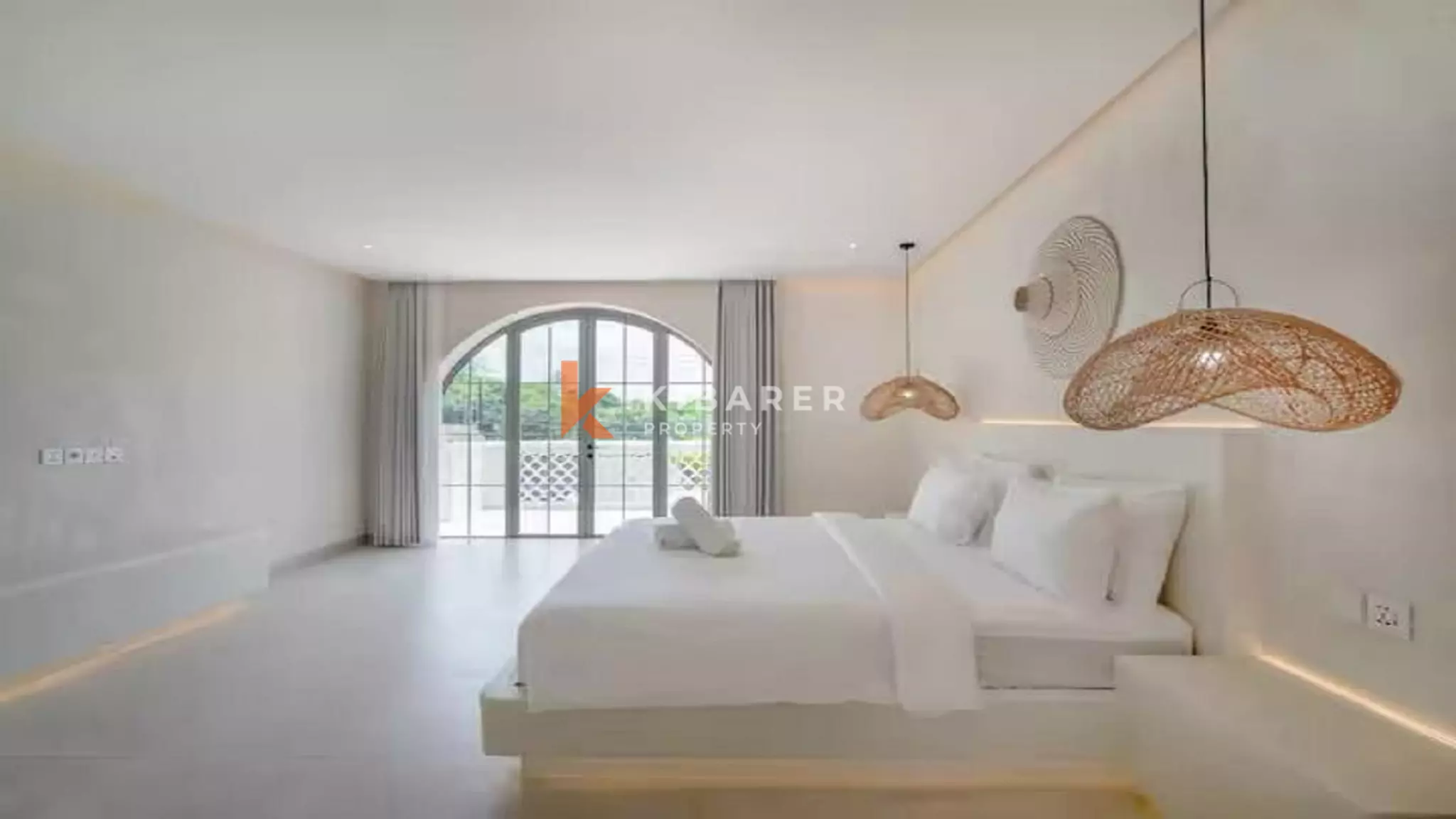 Spanish Style Two-Bedrooms Villa With Rooftop in Heart of Berawa