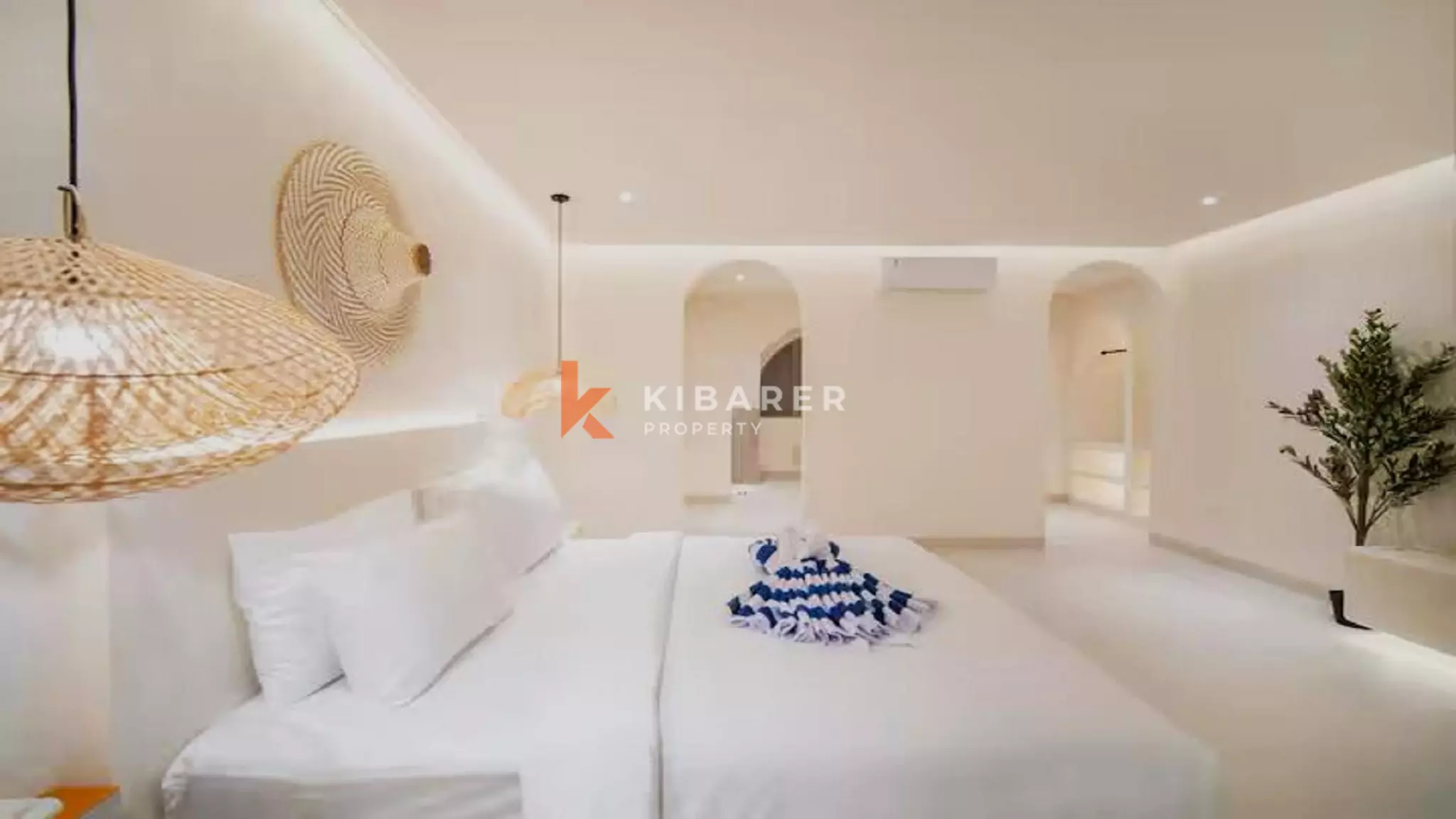 Spanish Style Two-Bedrooms Villa With Rooftop in Heart of Berawa