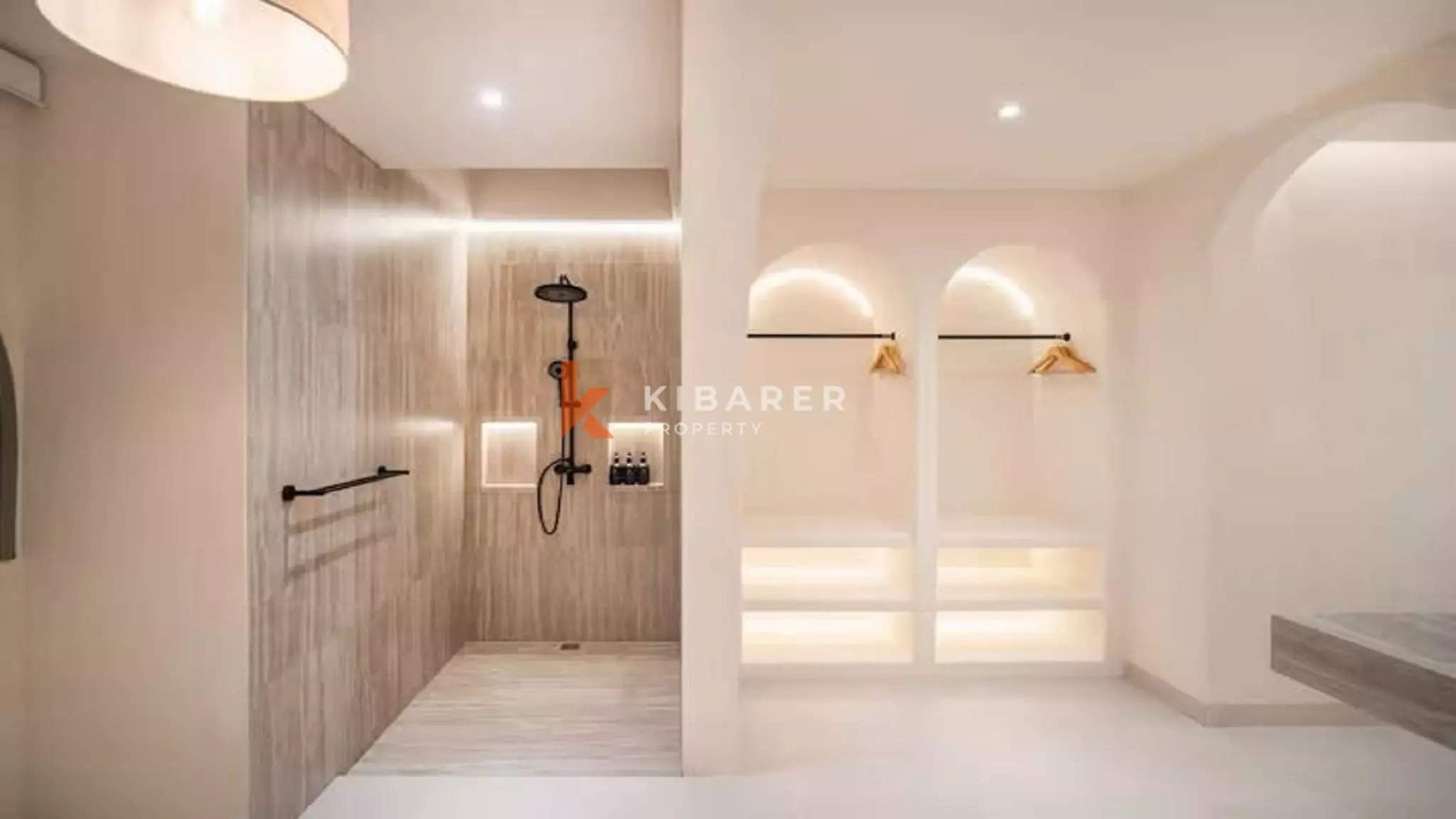 Spanish Style Two-Bedrooms Villa With Rooftop in Heart of Berawa