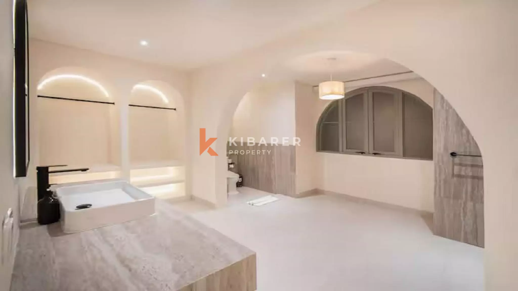 Spanish Style Two-Bedrooms Villa With Rooftop in Heart of Berawa