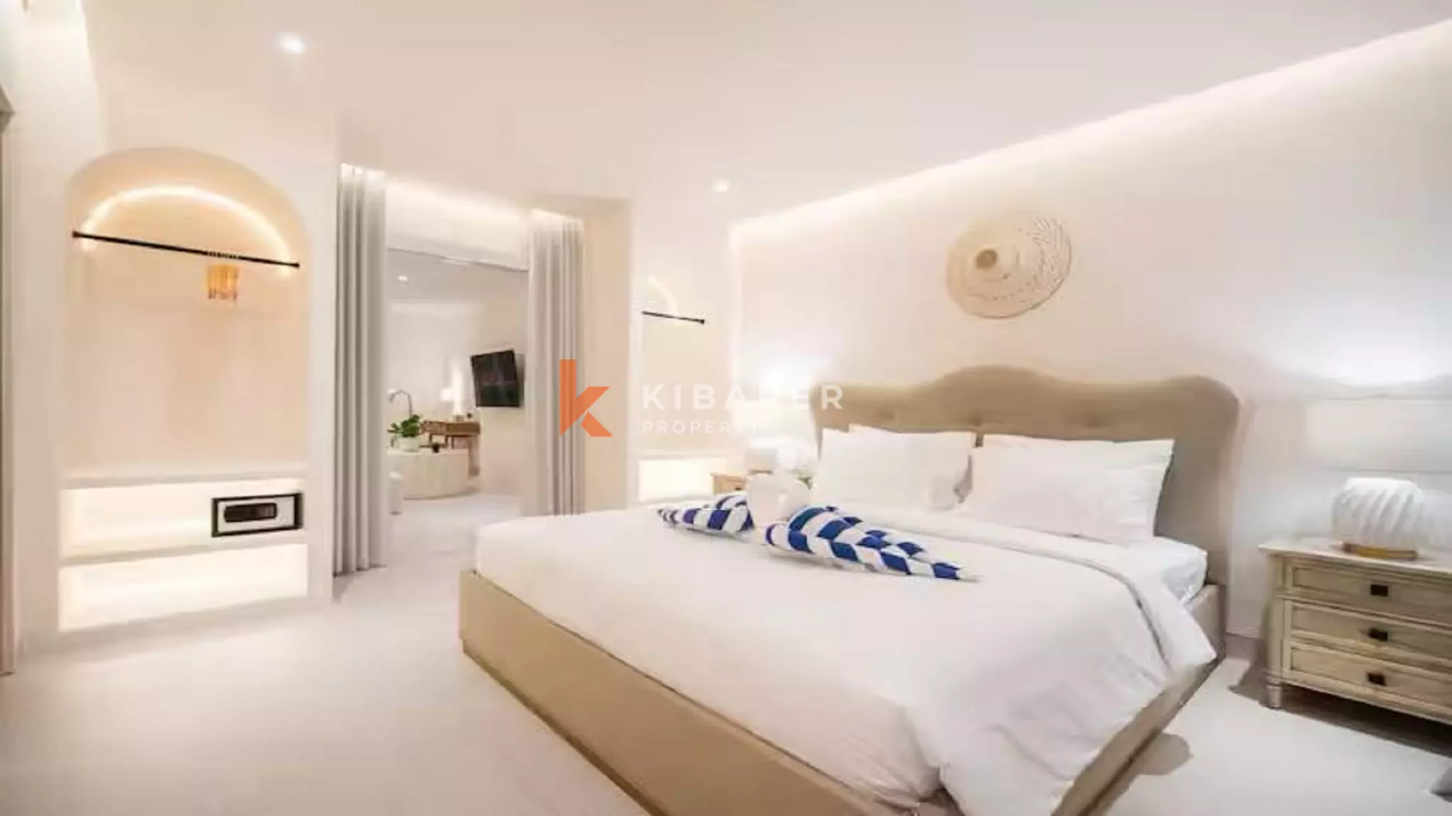 Spanish Style Two-Bedrooms Villa With Rooftop in Heart of Berawa