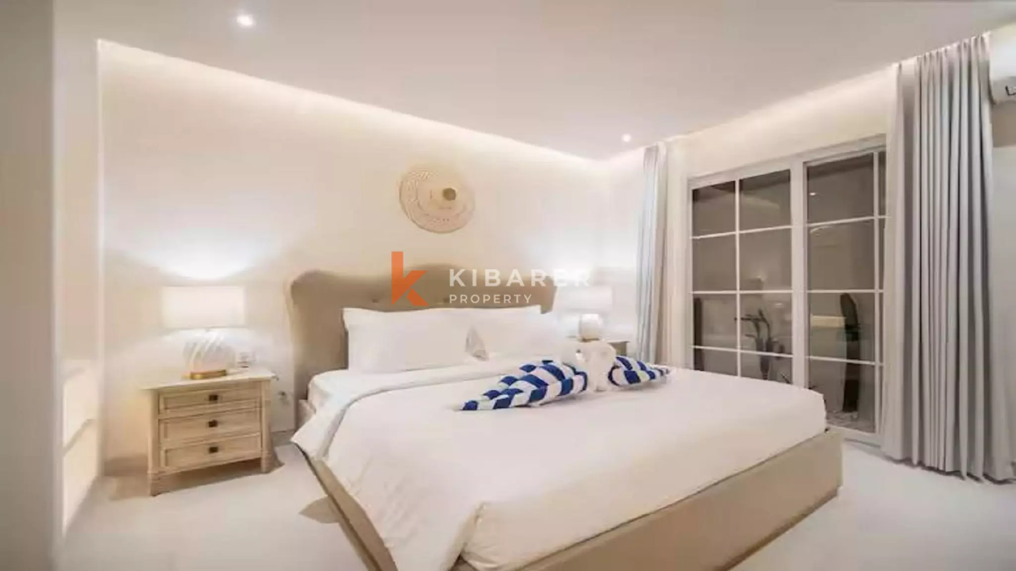 Spanish Style Two-Bedrooms Villa With Rooftop in Heart of Berawa