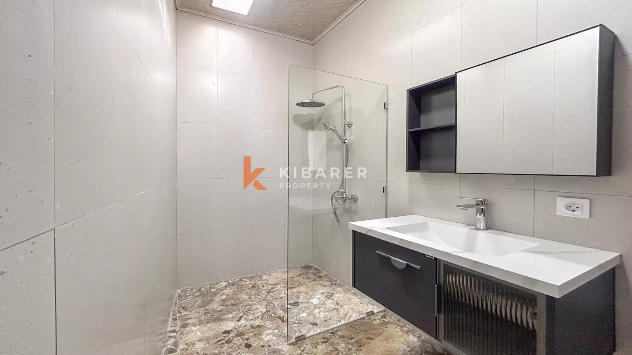 Charming Three-Bedroom Tropical Villa with Pool in Buduk