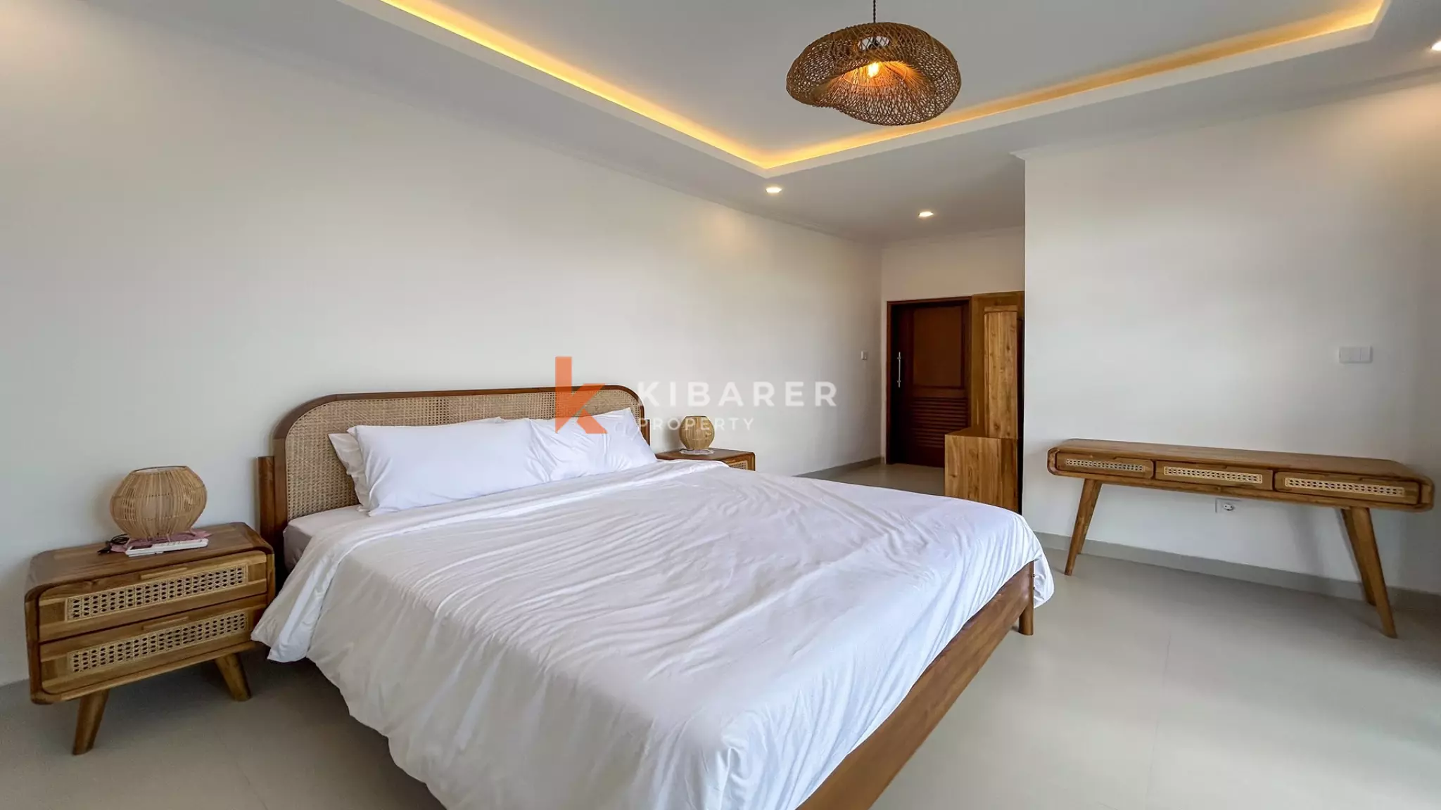 Charming Three-Bedroom Tropical Villa with Pool in Buduk