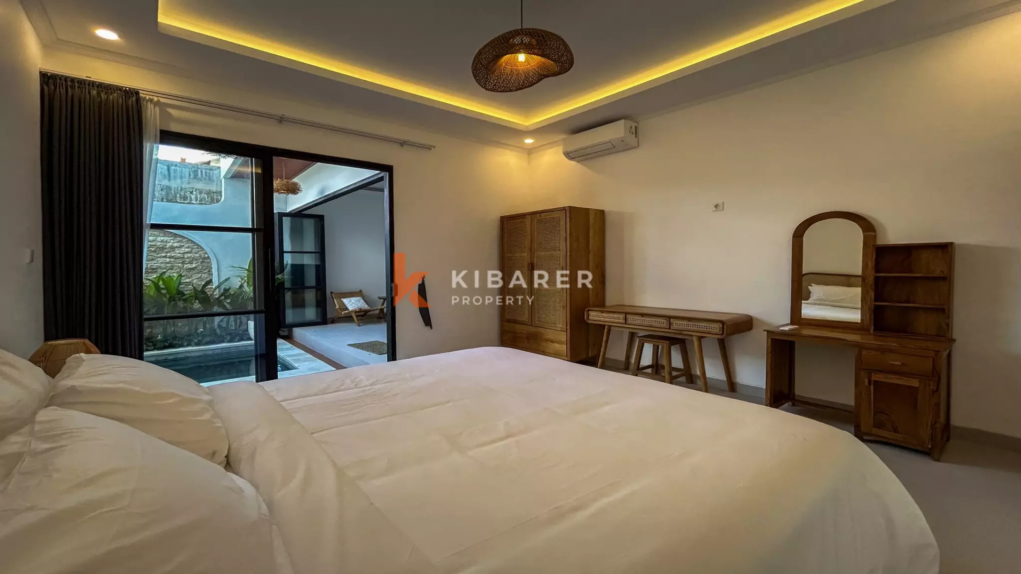 Charming Three-Bedroom Tropical Villa with Pool in Buduk