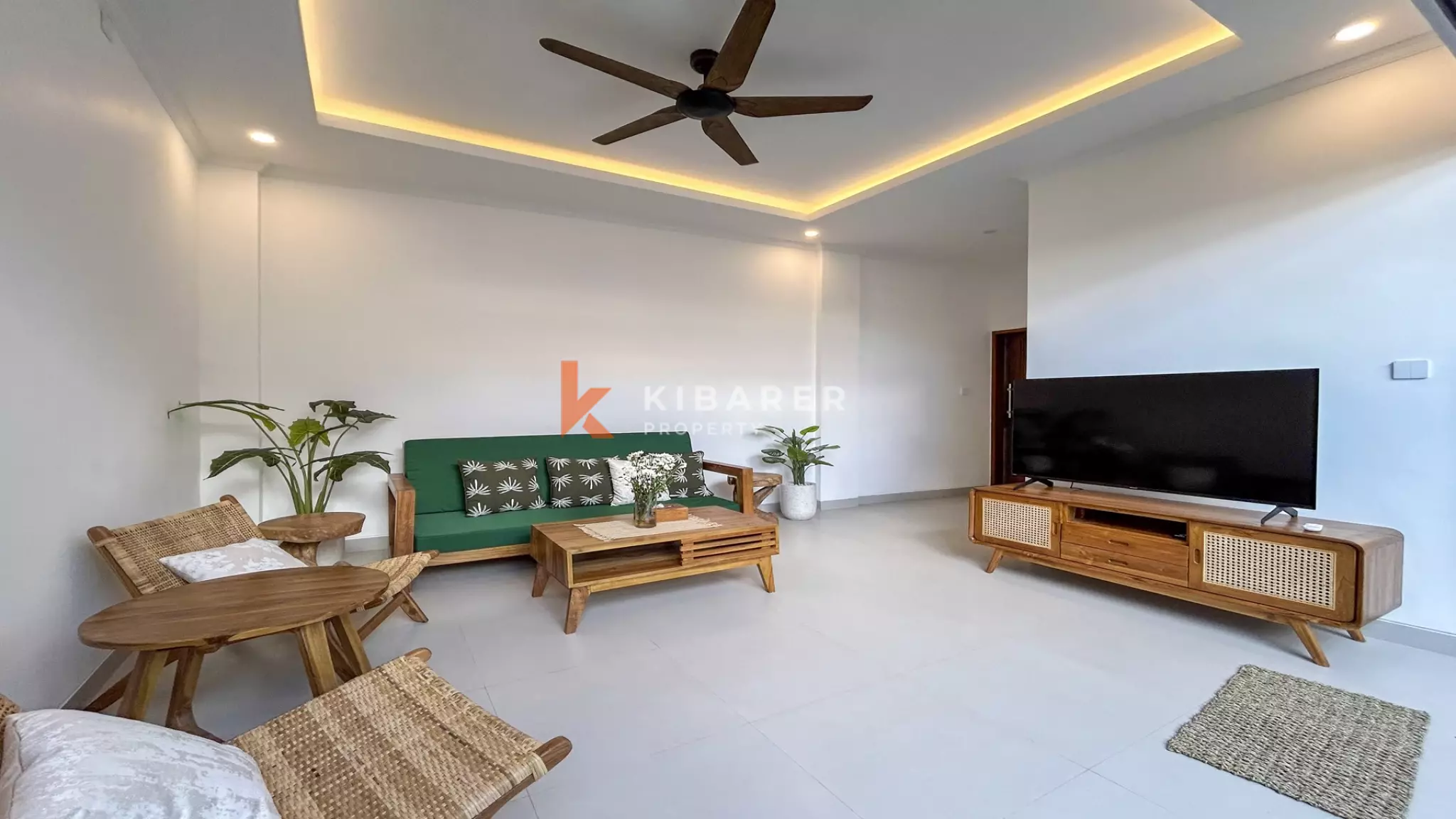 Charming Three-Bedroom Tropical Villa with Pool in Buduk