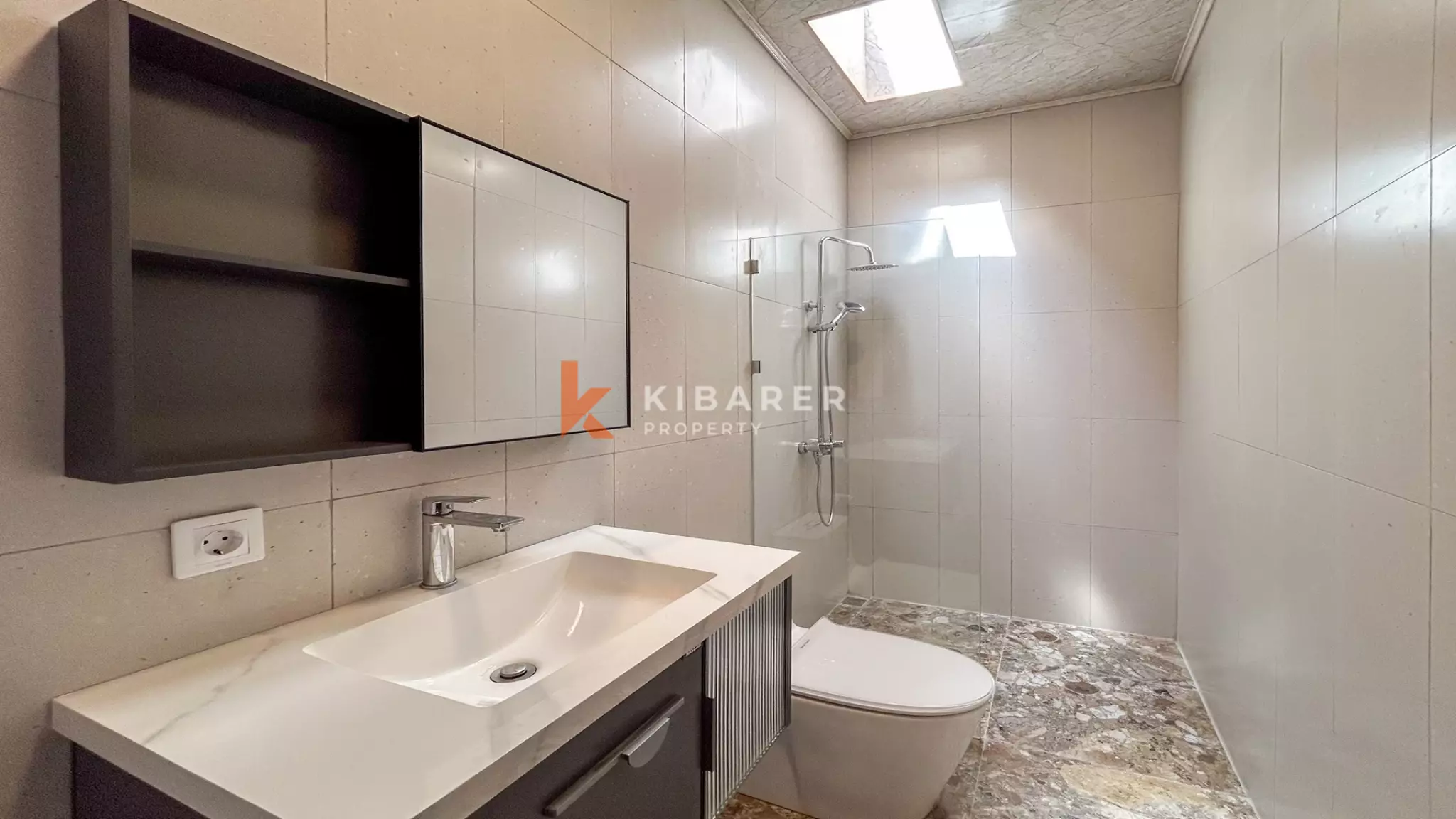 Charming Three-Bedroom Tropical Villa with Pool in Buduk